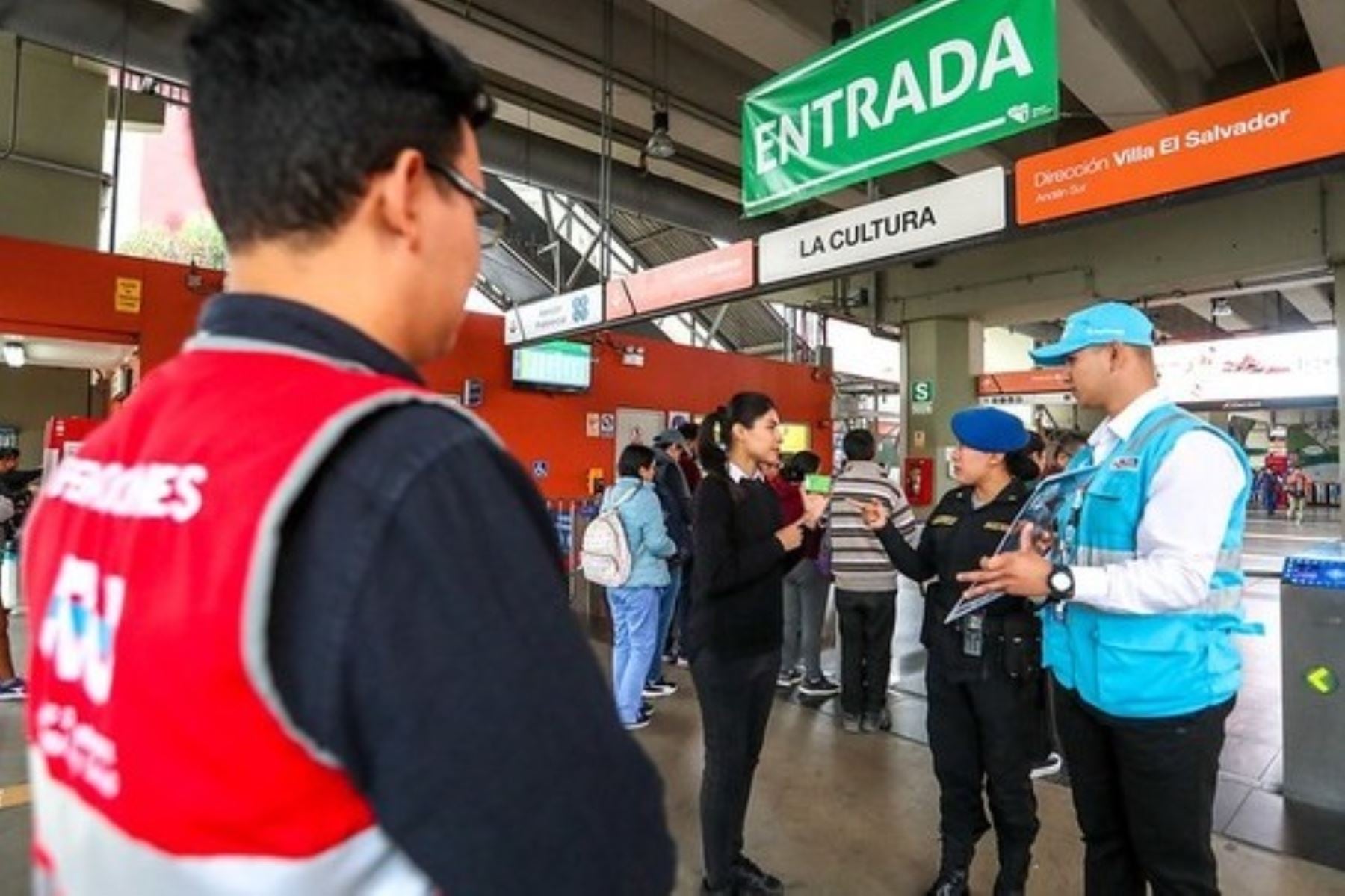 Línea 1 decomisó cientos de tarjetas durante el año. (Foto: Andina)