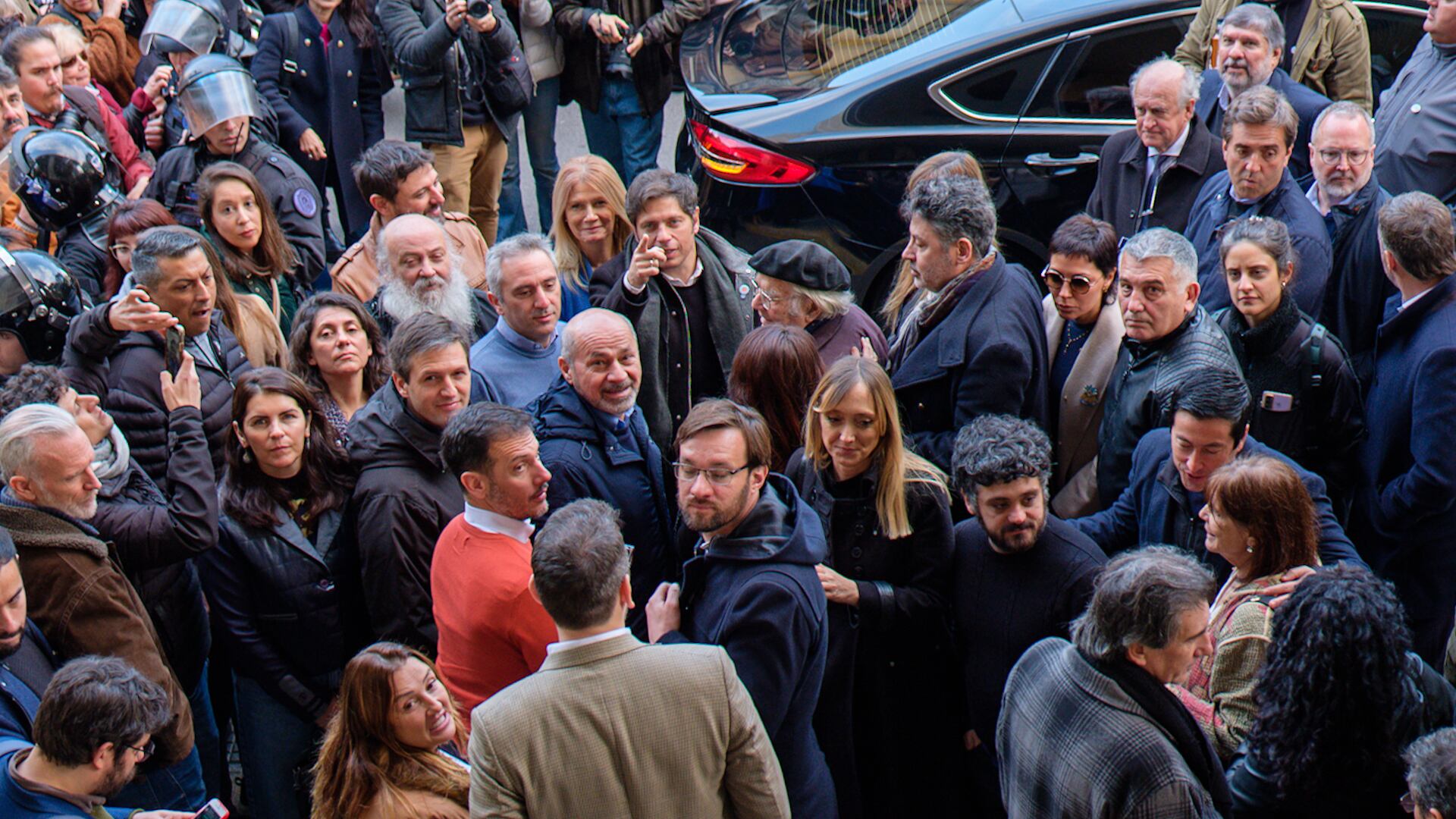 Cristina Kirchner saliendo de declarar de Comodoro Py portada