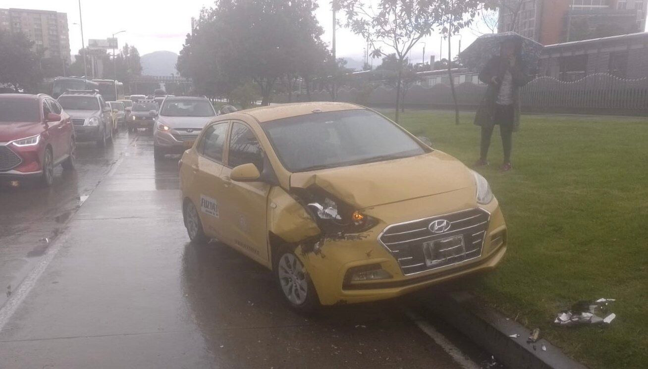 Un taxi colisionó con un automóvil en Engativá, al occidente de la ciudad - crédito Bogotá Tránsito