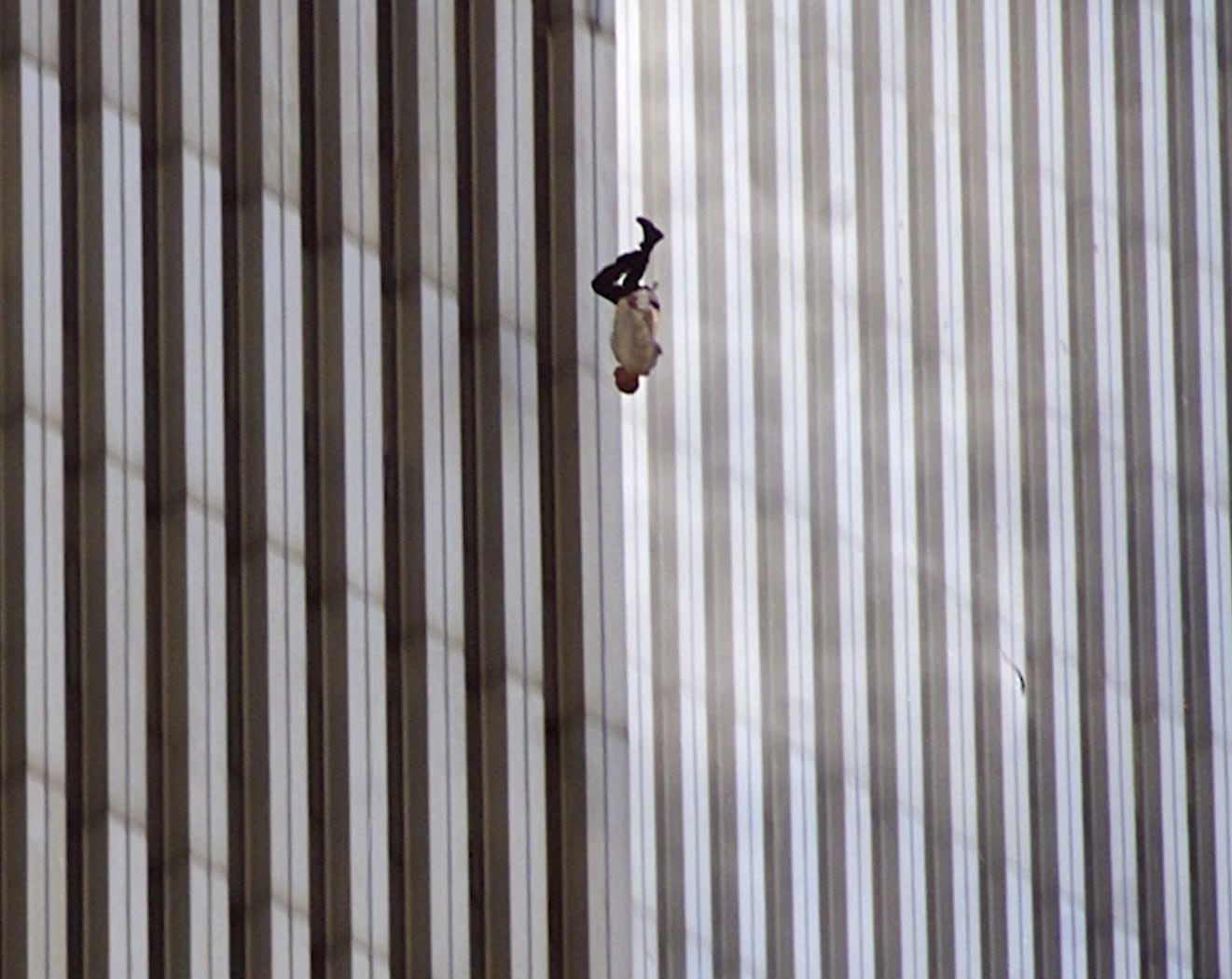 La icónica foto "El hombre que cae", de Richard Drew, para AP