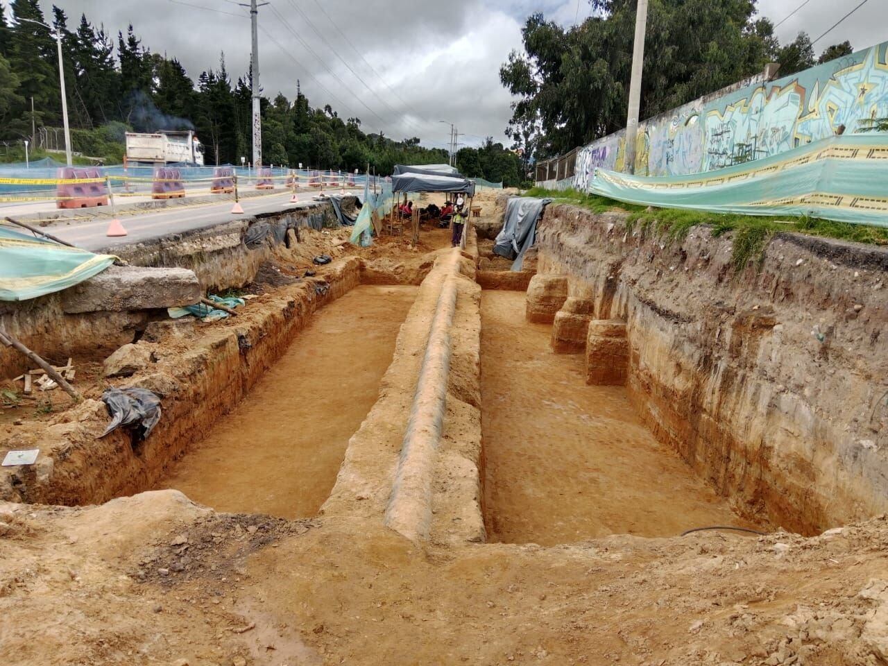 Los expertos concluyeron una intervención arqueológica extensa en La Ladrillera, descubriendo importantes materiales prehispánicos ahora siendo analizados para determinar su época exacta - crédito Idu