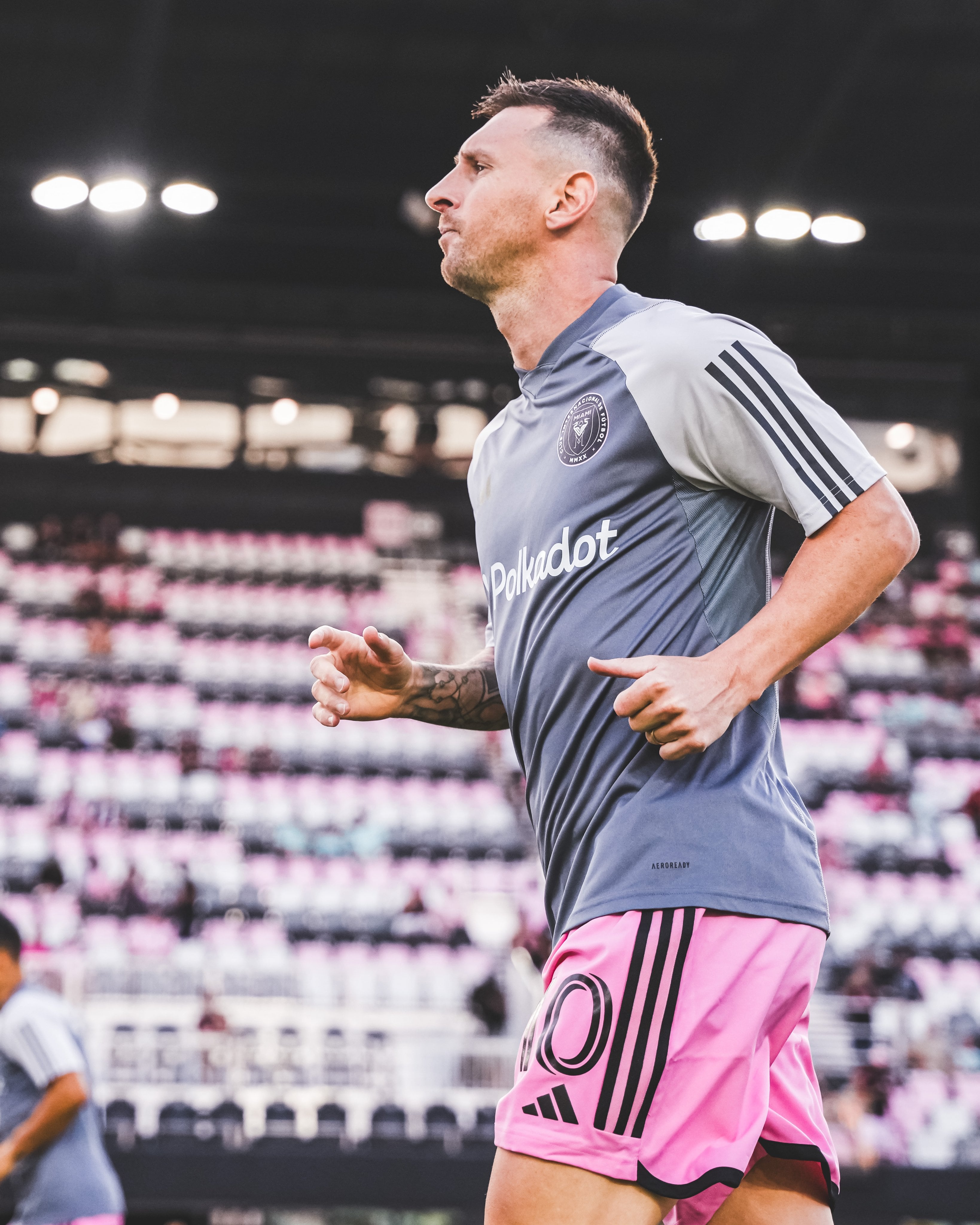 Lionel Messi en la entrada en calor (@InterMiamiCF)