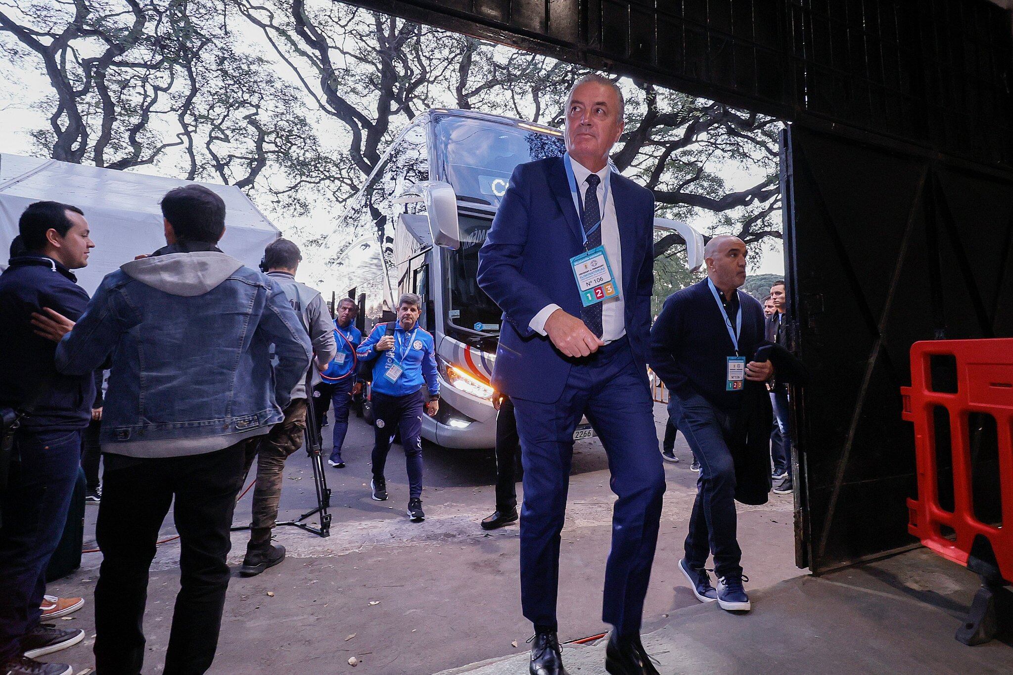 Gustavo Alfaro hará su presentación como nuevo entrenador de la selección de Paraguay ante Uruguay (@Albirroja)