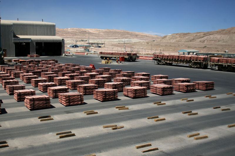 Placas de cátodos de cobre en Escondida, la mayor mina de cobre del mundo. San Juan apuesta a grandes proyectos de inversión en torno de ese mineral REUTERS/Ivan Alvarado/Archivo