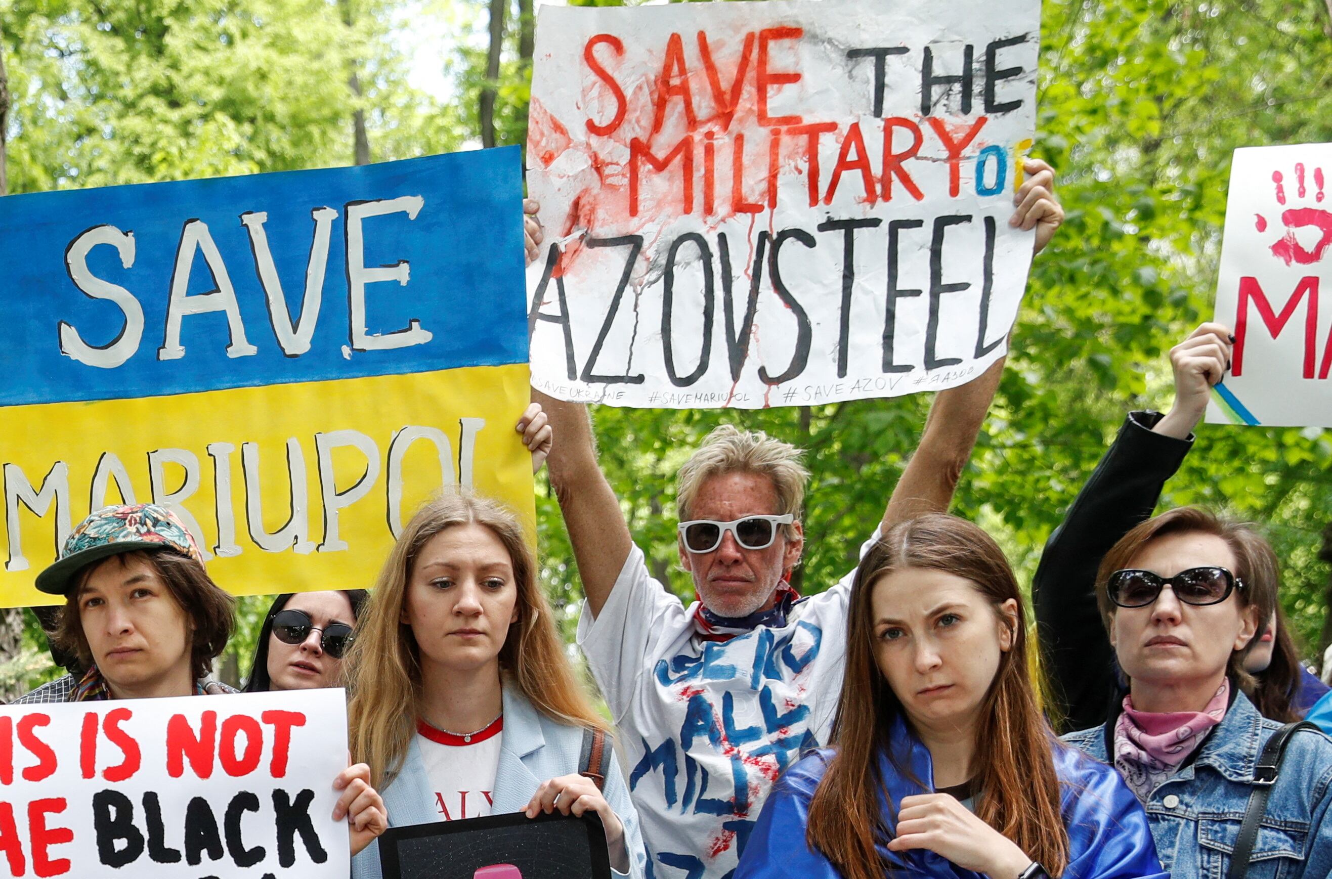 Ryan W. Routh asiste a una manifestación en la que se exige la ayuda del líder chino para organizar un proceso de extracción de los militares ucranianos de la planta siderúrgica Azovstal en Mariupol, Kiev, Ucrania, el 17 de mayo de 2022. REUTERS/Valentyn Ogirenko