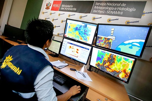 El SENAMHI, o Servicio Nacional de Meteorología e Hidrología del Perú, es la institución gubernamental responsable de estudiar y monitorear los fenómenos meteorológicos y hidrológicos en el territorio peruano. Su labor es fundamental para la predicción del tiempo, la prevención de desastres naturales y el apoyo a diversas actividades económicas y sociales que dependen de las condiciones climáticas y del agua.