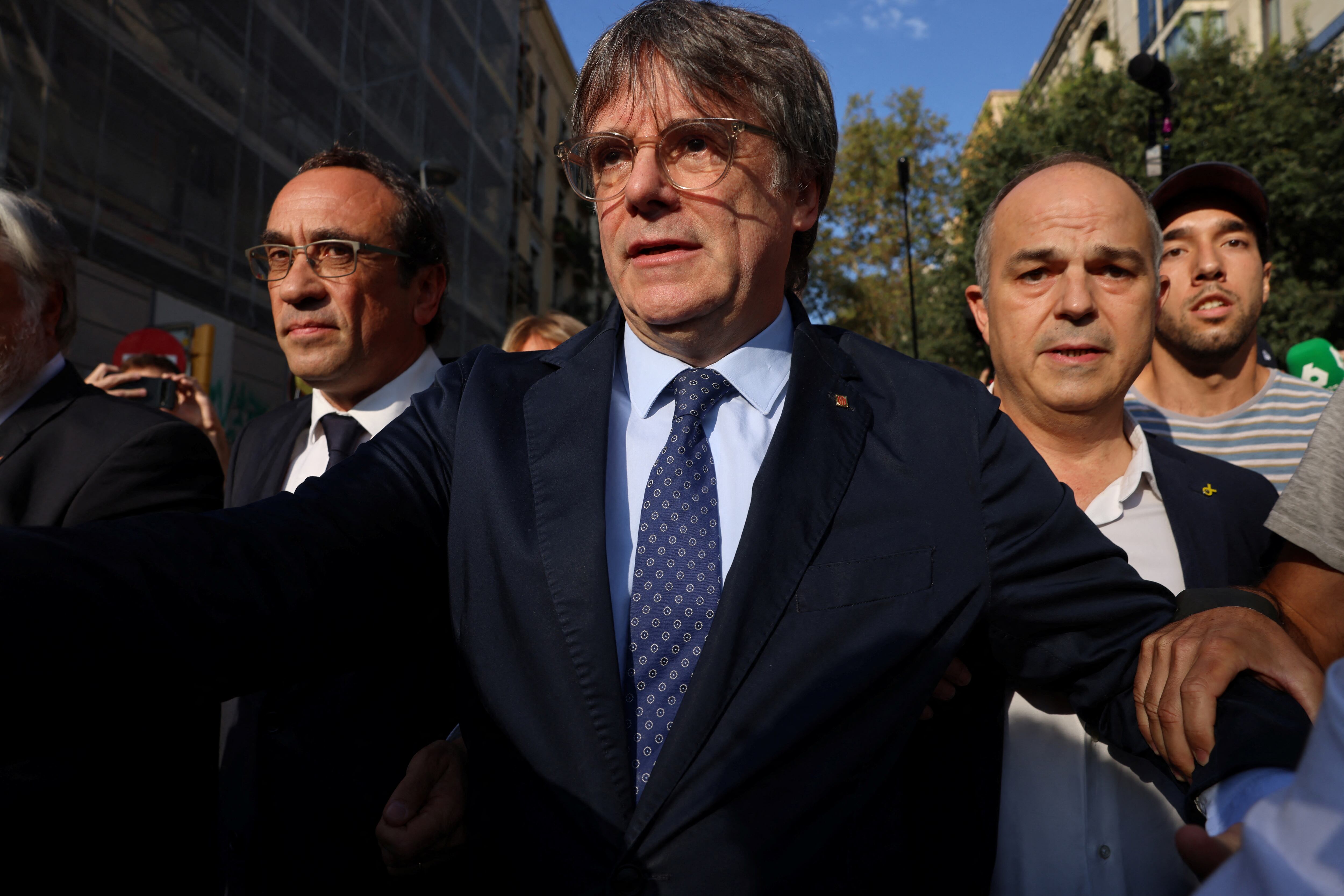 Carles Puigdemont en su primera imagen en España siete años después, este jueves en Barcelona. (Reuters/Nacho Doce)