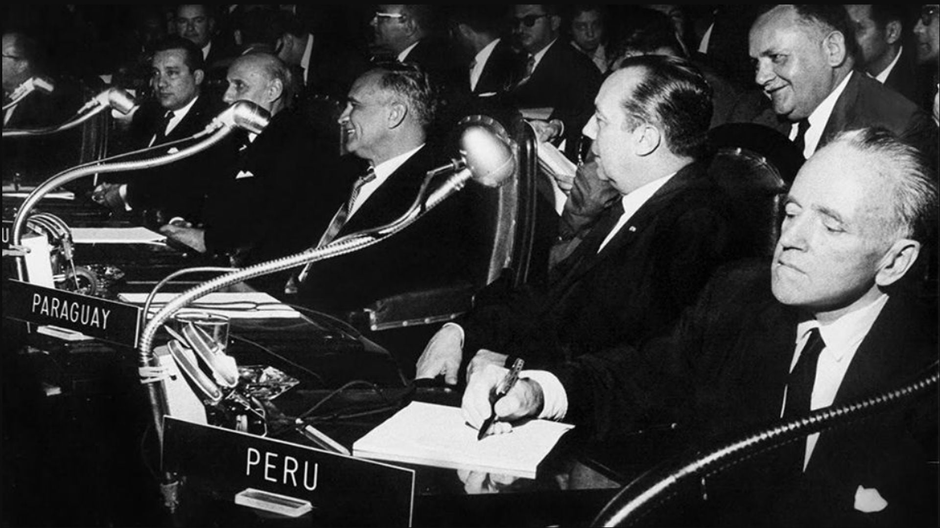 Raúl Porras Barrenechea - diplomático - historiador - Perú - historias - 25 septiembre