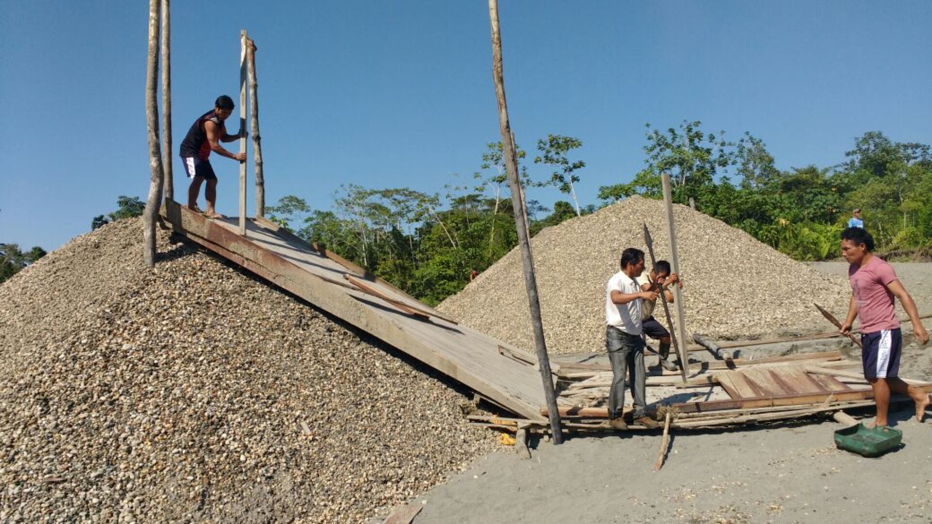 Pueblos indígenas se ven afectados por la minería ilegal.