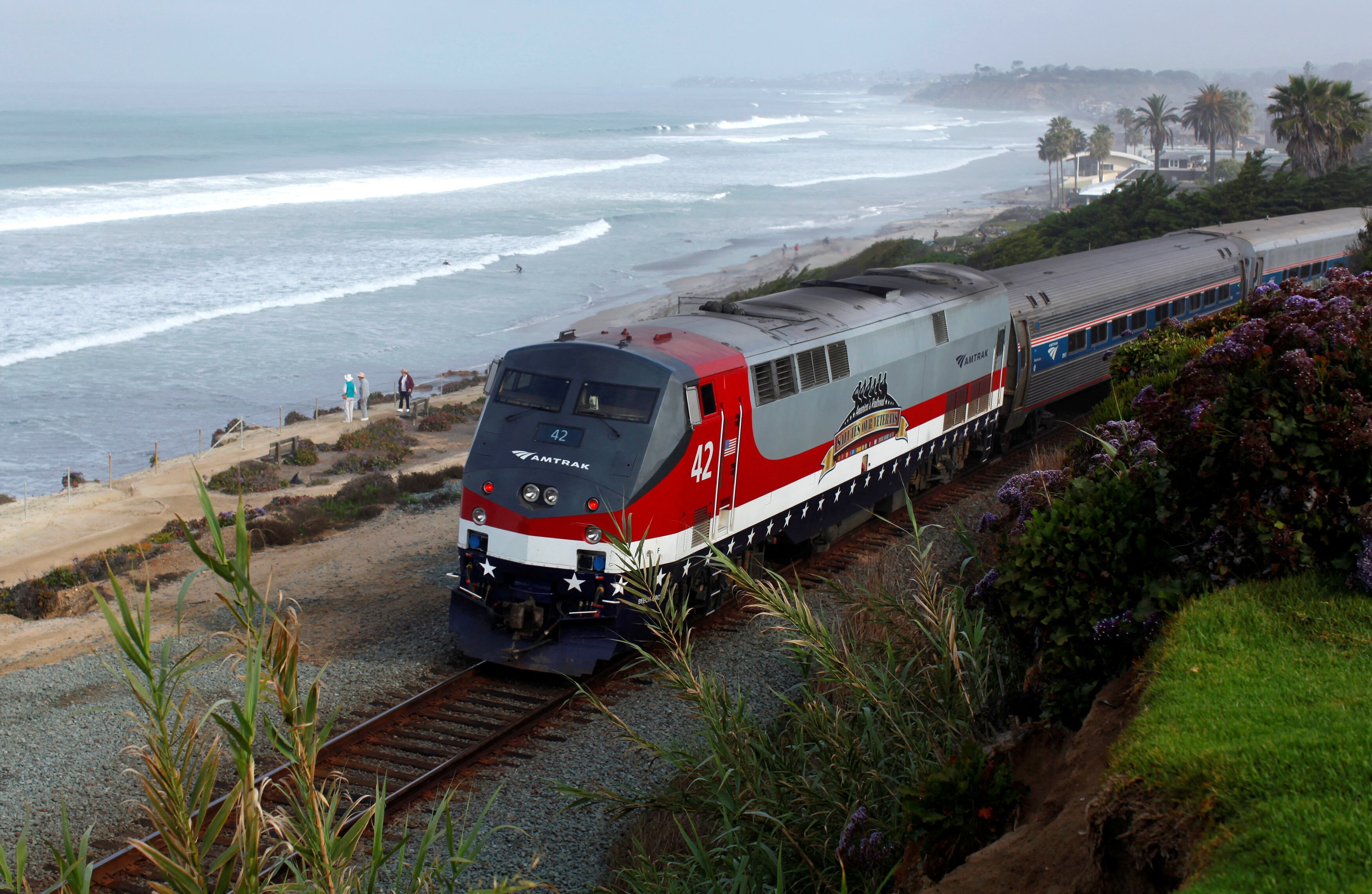 Norfolk Southern ha sido demandada por priorizar ilegalmente trenes de carga sobre los de Amtrak en la ruta Crescent. (REUTERS/Mike Blake/File Photo)