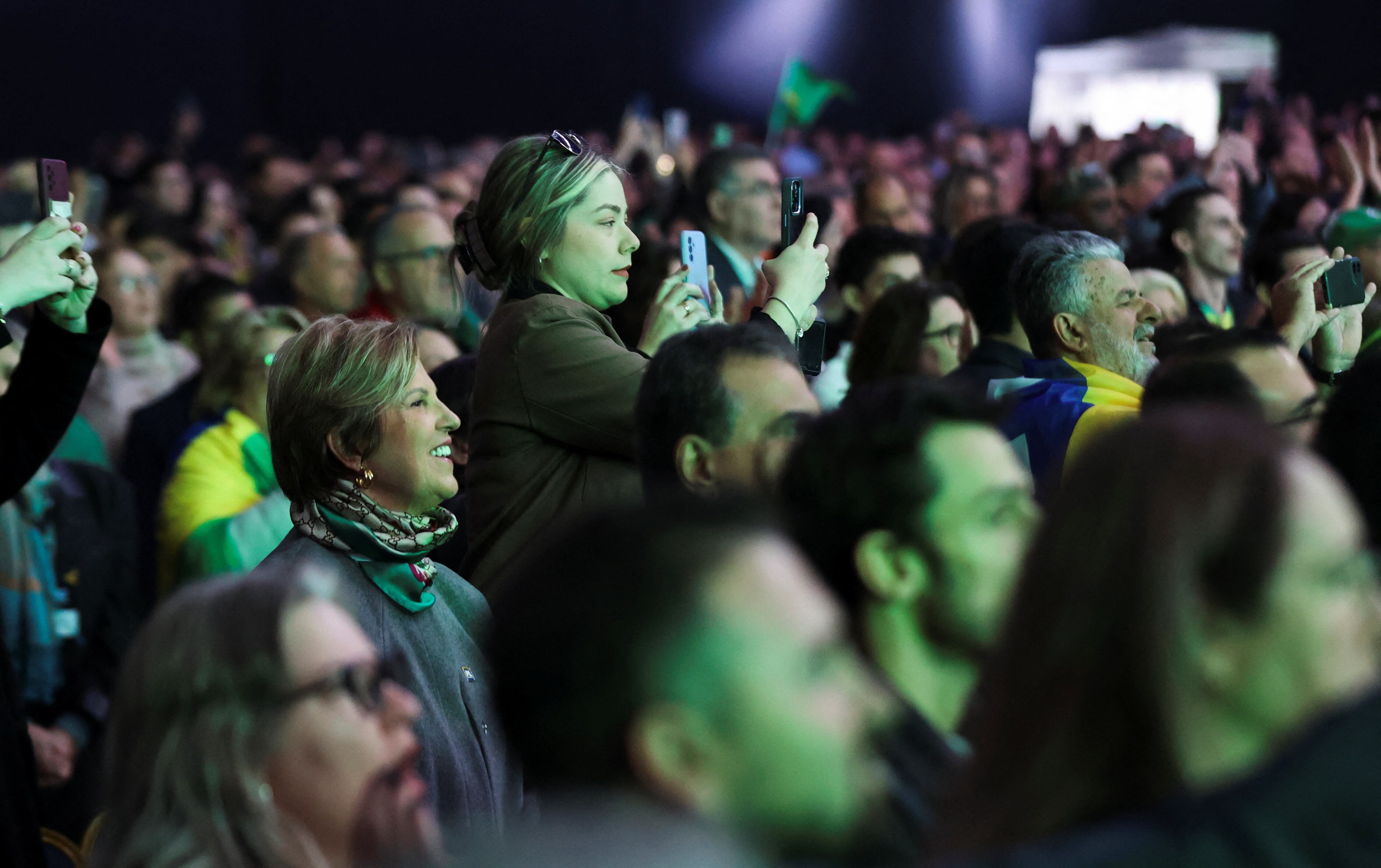 Seguidores del Partido Liberal presencian el discurso de Bolsonaro durante la apertura de la conferencia (REUTERS/Anderson Coelho)