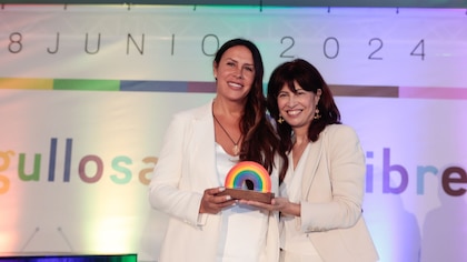 Karla Sofía Gascón, ganadora de la Palma de Oro por ‘Emilia Pérez’, recibe el ‘Reconocimiento Arcoíris’ de mano del Ministerio de Igualdad