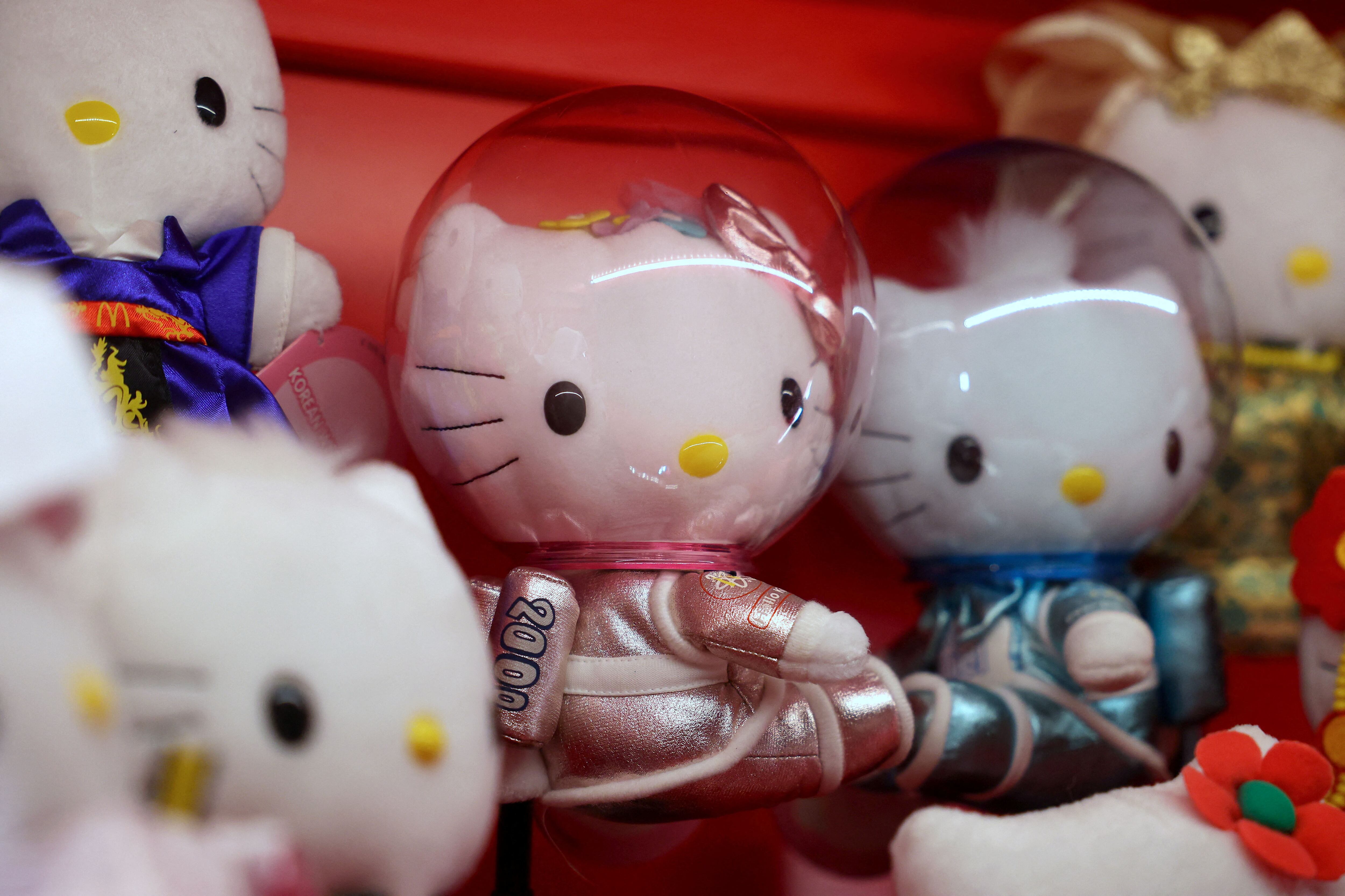 Hello Kitty debutó en Japón en 1974 y rápidamente se convirtió en un fenómeno cultural global (REUTERS)