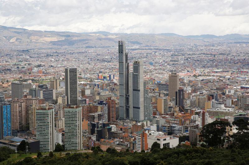 En Bogotá, el arriendo del metro cuadrado de una oficina está en $55.393, según Fedelonjas - crédito Henry Romero/Reuters