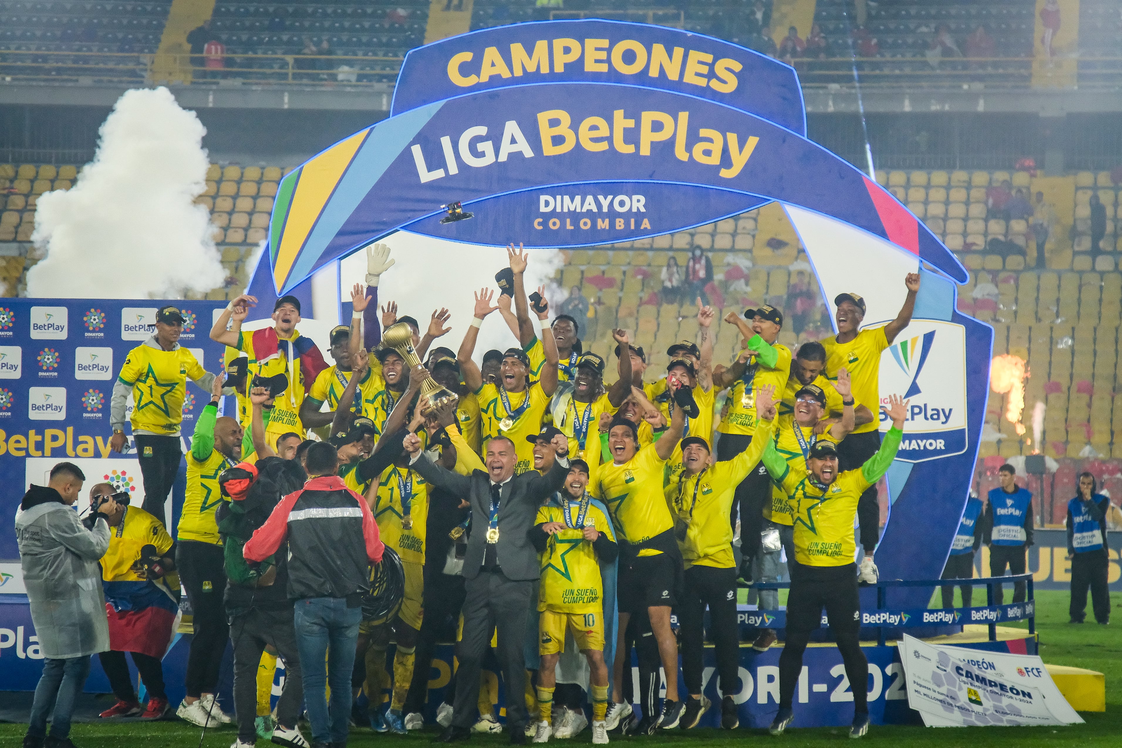 Bogotá. Junio 15 de 2024. Independiente Santa Fe enfrenta a Atlético Bucaramanga, por la Final de la Liga BetPlay I 2024, en el estadio Nemesio Camacho El Campín. (Colprensa - Mariano Vimos)