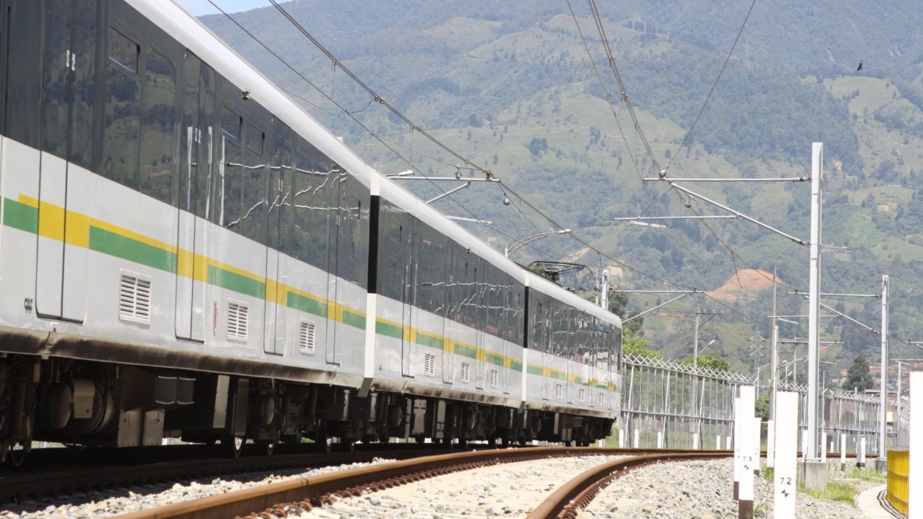 Además de este hecho, hubo otro accidente que interrumpió el servicio de la línea T - crédito @metrodemedellin/X