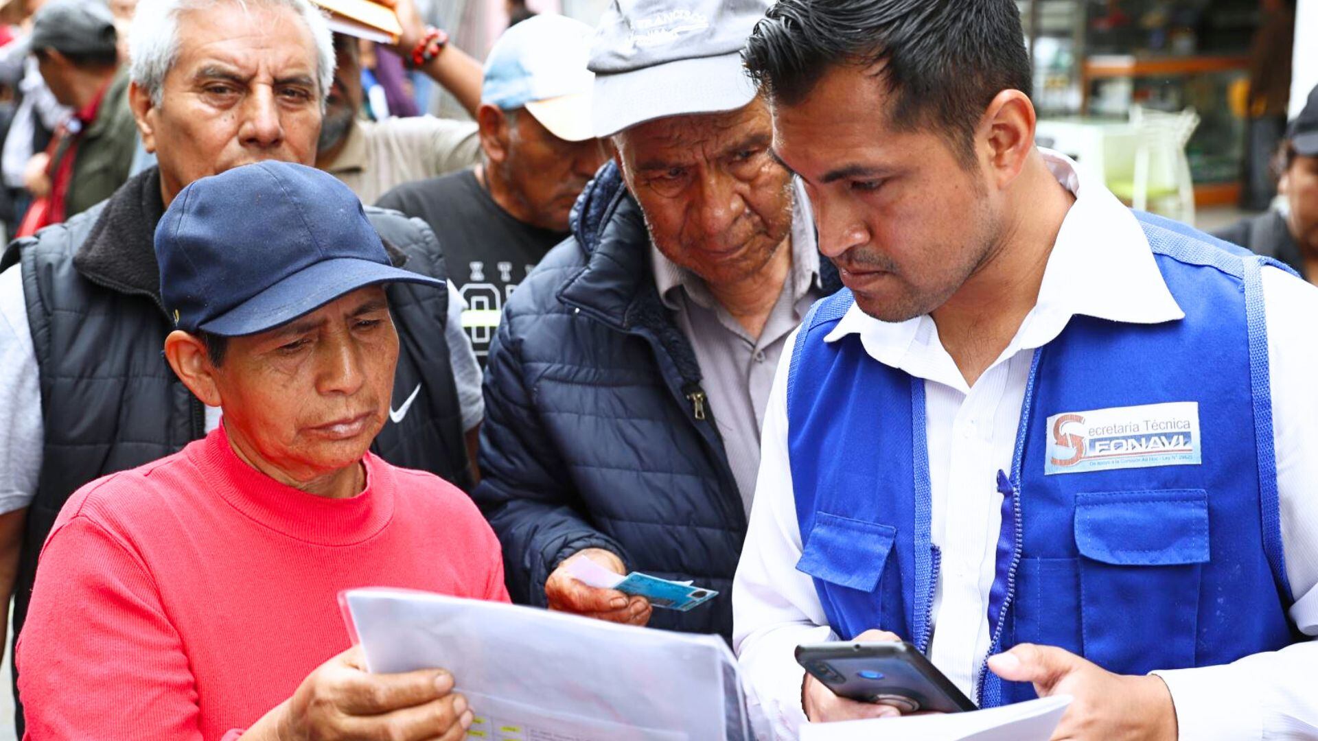 herederos de fonavistas pidiendo información a la secretaria tecnica del fonavi