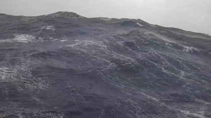 Huracán Beryl: Dron capta impactantes imágenes de oleaje de 6 metros de altura que provocó el ciclón | VIDEO