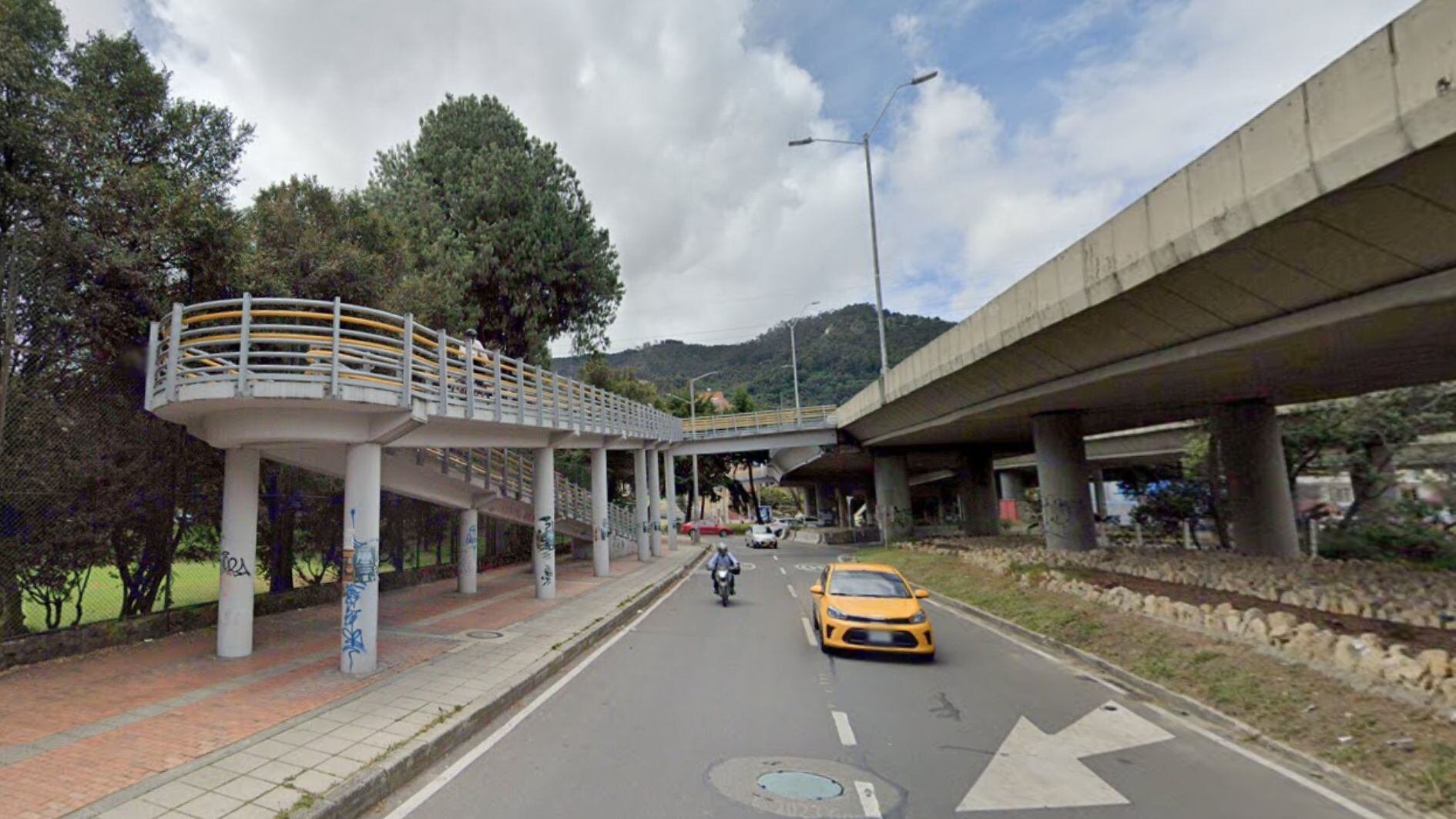 Este es el puente de la calle 127 con carrera 9, lugar en el cual se presentarían hurtos constantes, según los comentarios y el testimonio ofrecido por uno de los dos jóvenes que aparece en la grabación - crédito Google Maps