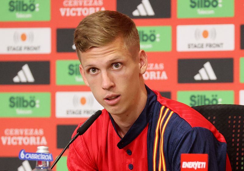 El jugador español Dani Olmo durante la rueda de prensa (REUTERS)