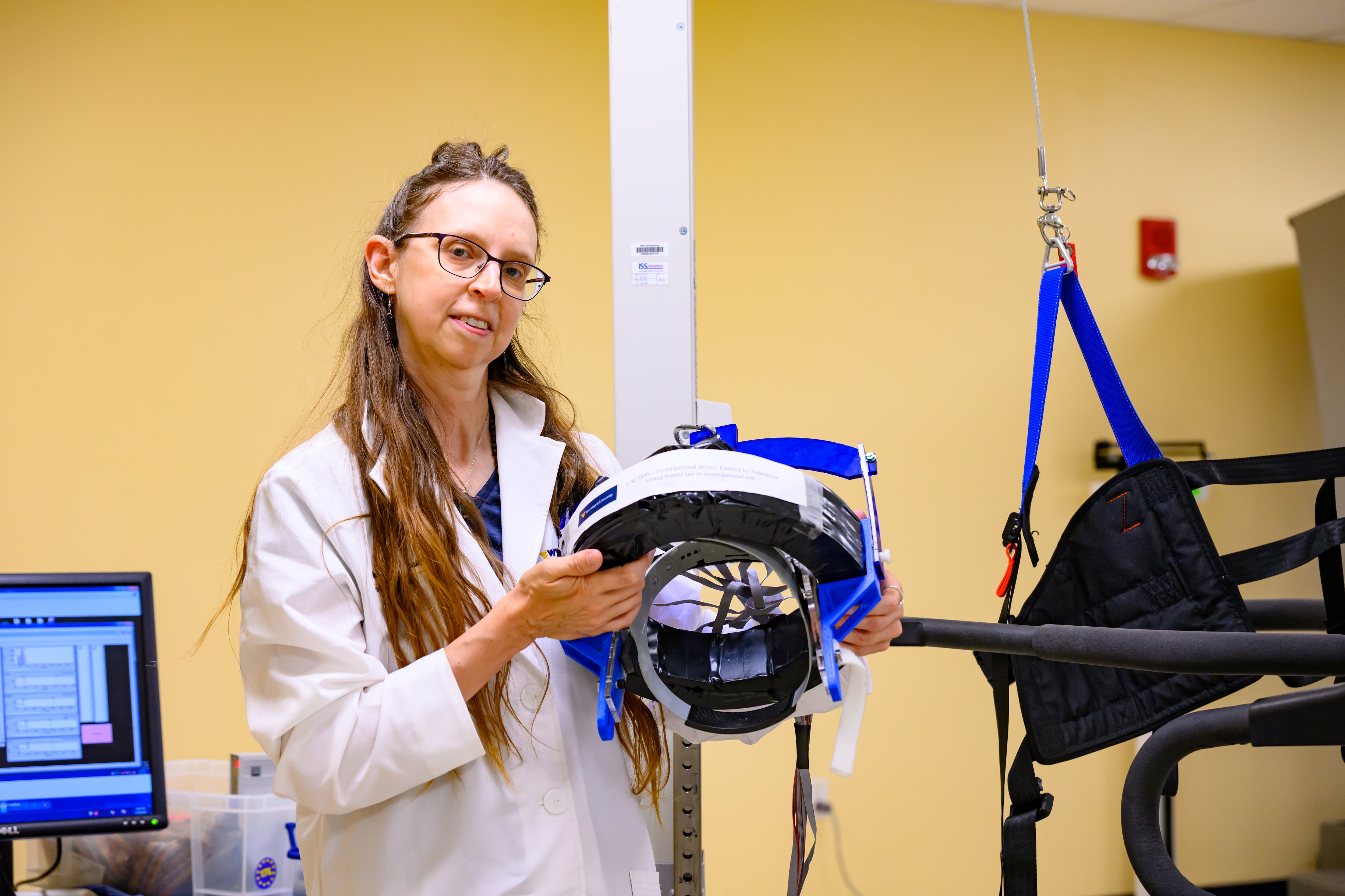 Julie Brefczynski-Lewis, profesora asistente de investigación, Departamento de Neurociencia, Facultad de Medicina de WVU y Instituto de Neurociencia Rockefeller (Fotografía de WVU/Davidson Chan)