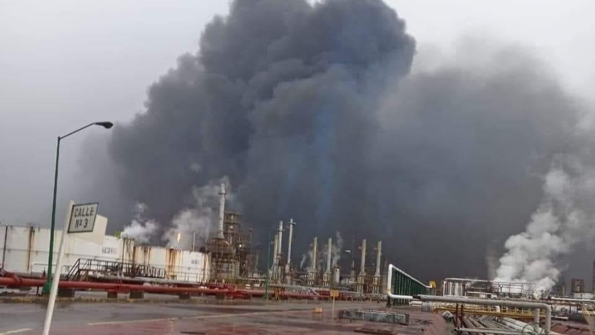 Se registra incendio en refinería de Salina Cruz, Oaxaca 