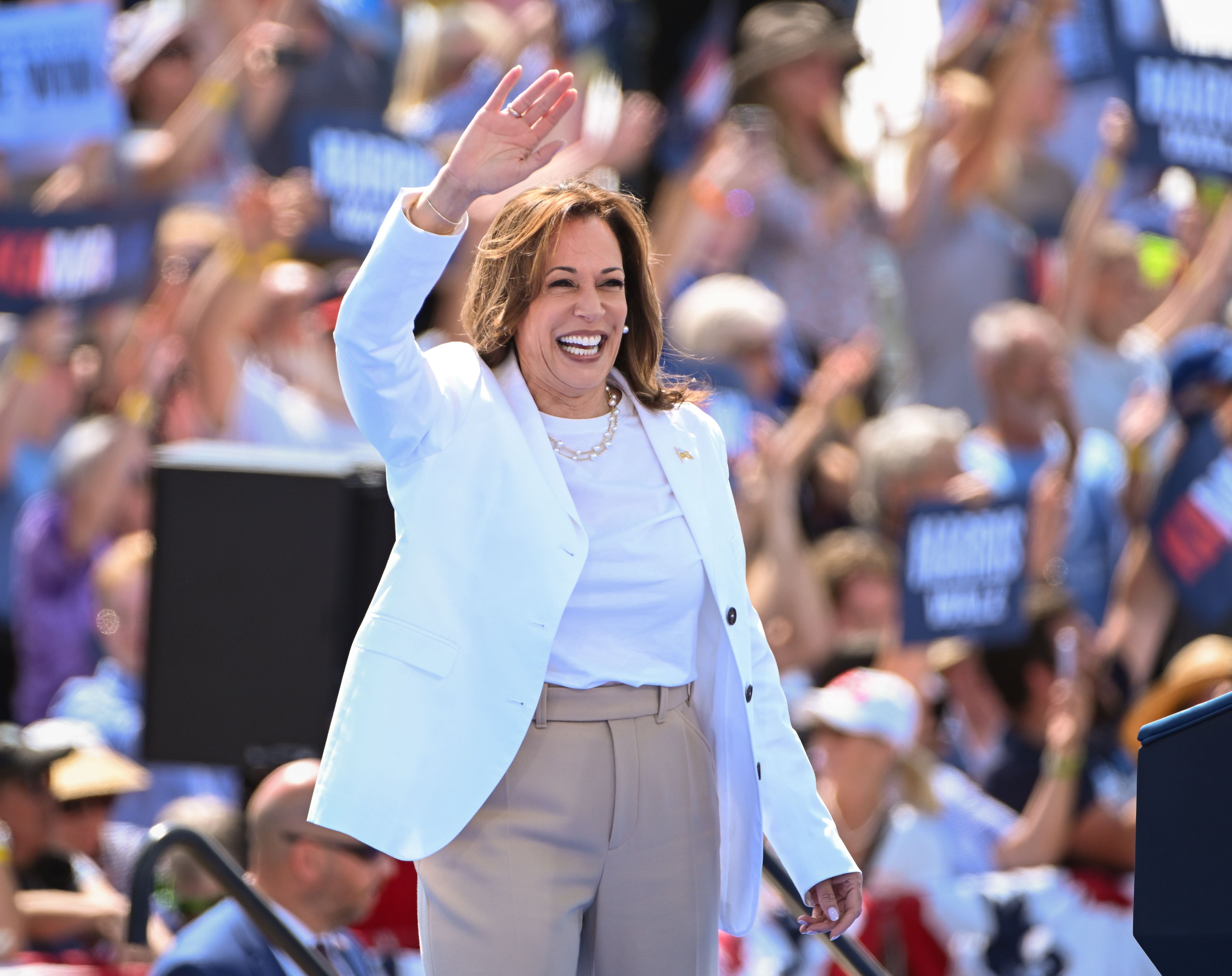 La vicepresidenta de EE.UU. y aspirante demócrata en las elecciones del próximo noviembre, Kamala Harris, durante un acto de campaña. EFE/EPA/CRAIG LASSIG
