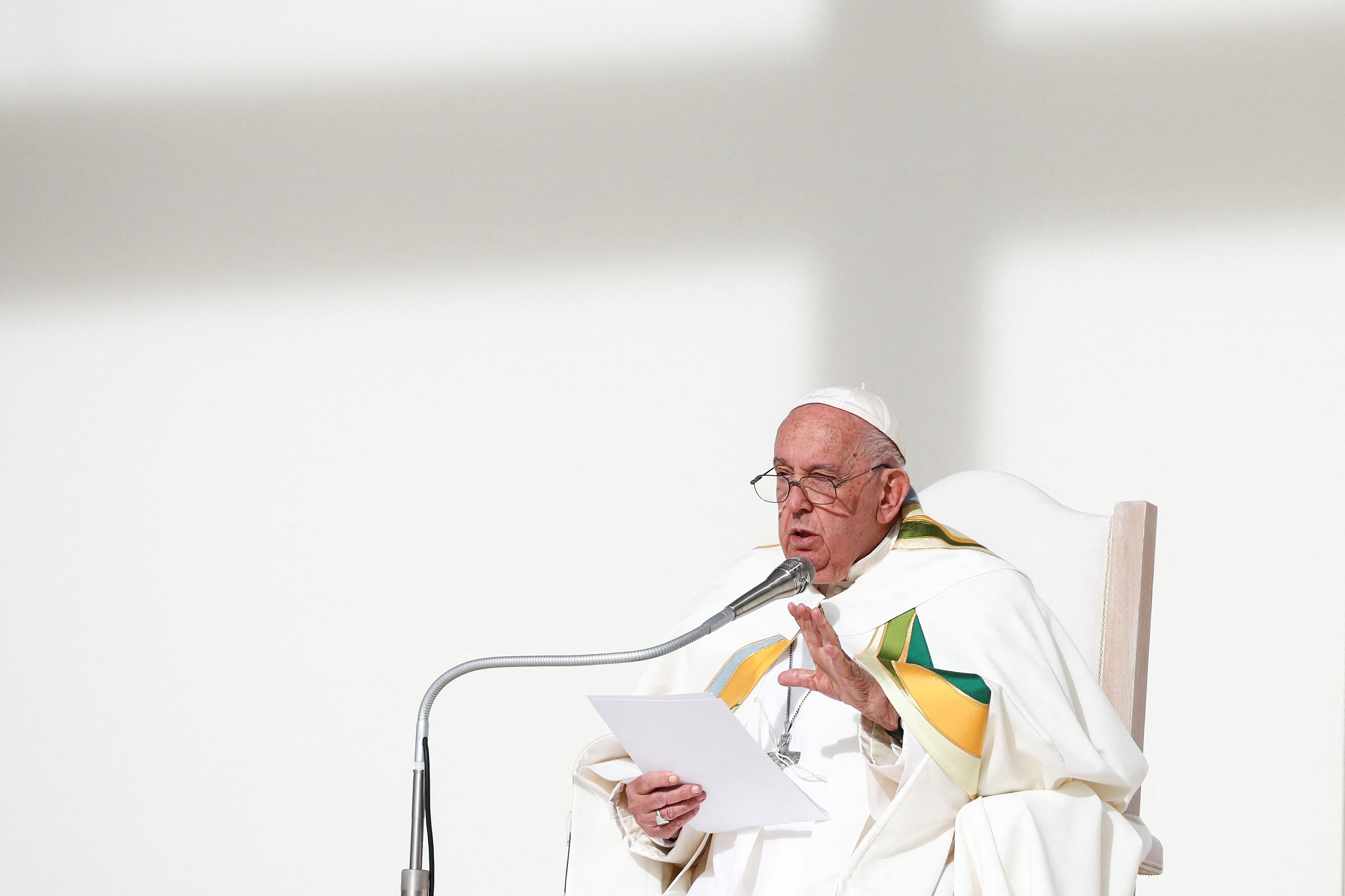 El papa Francisco celebra una santa misa en el Estadio Rey Balduino en Bruselas, Bélgica, el 29 de septiembre de 2024. REUTERS/Guglielmo Mangiapane 