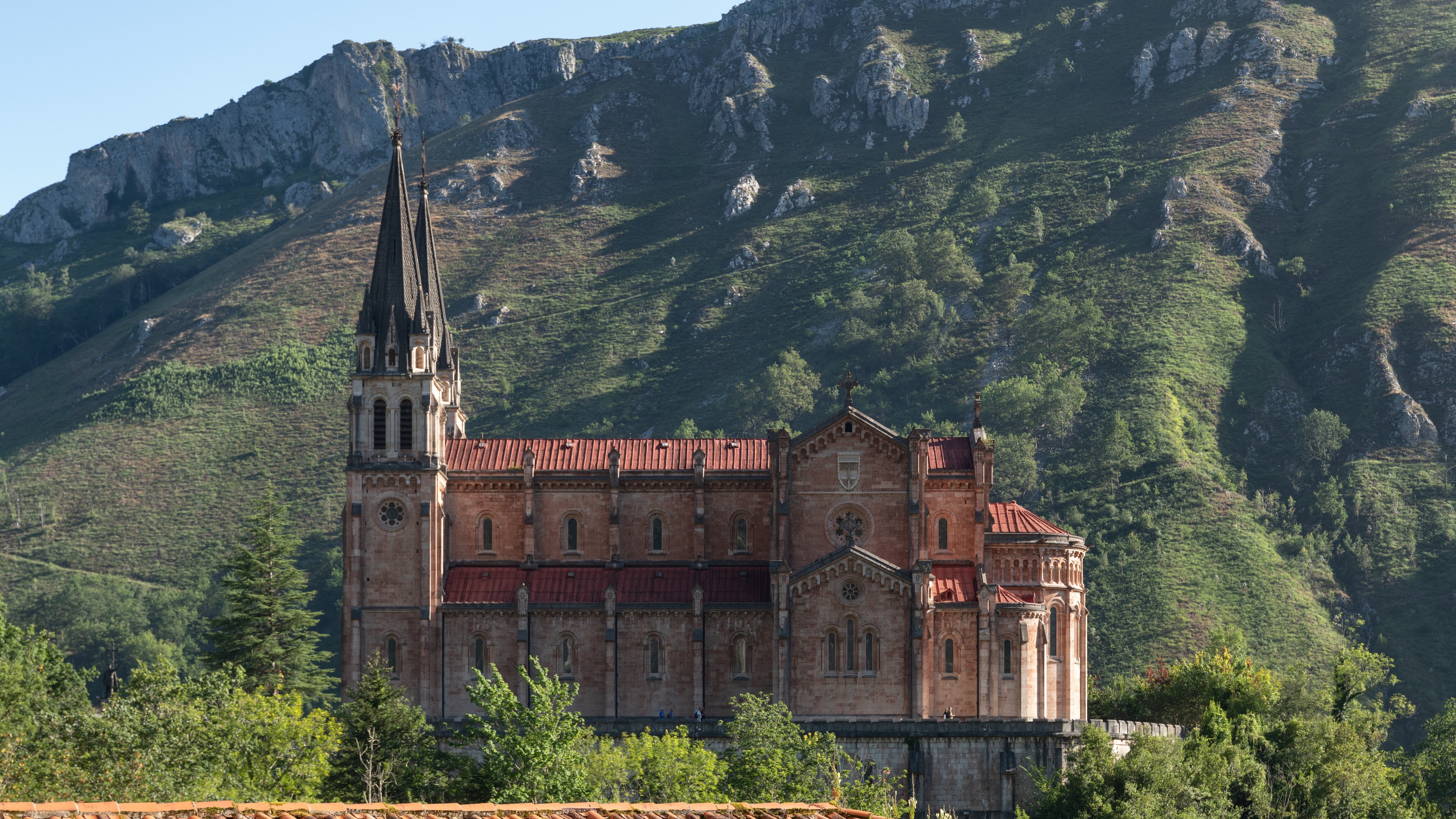 Basílica de Santa María la Real de Covadonga, Asturias (Wikimedia Commons)