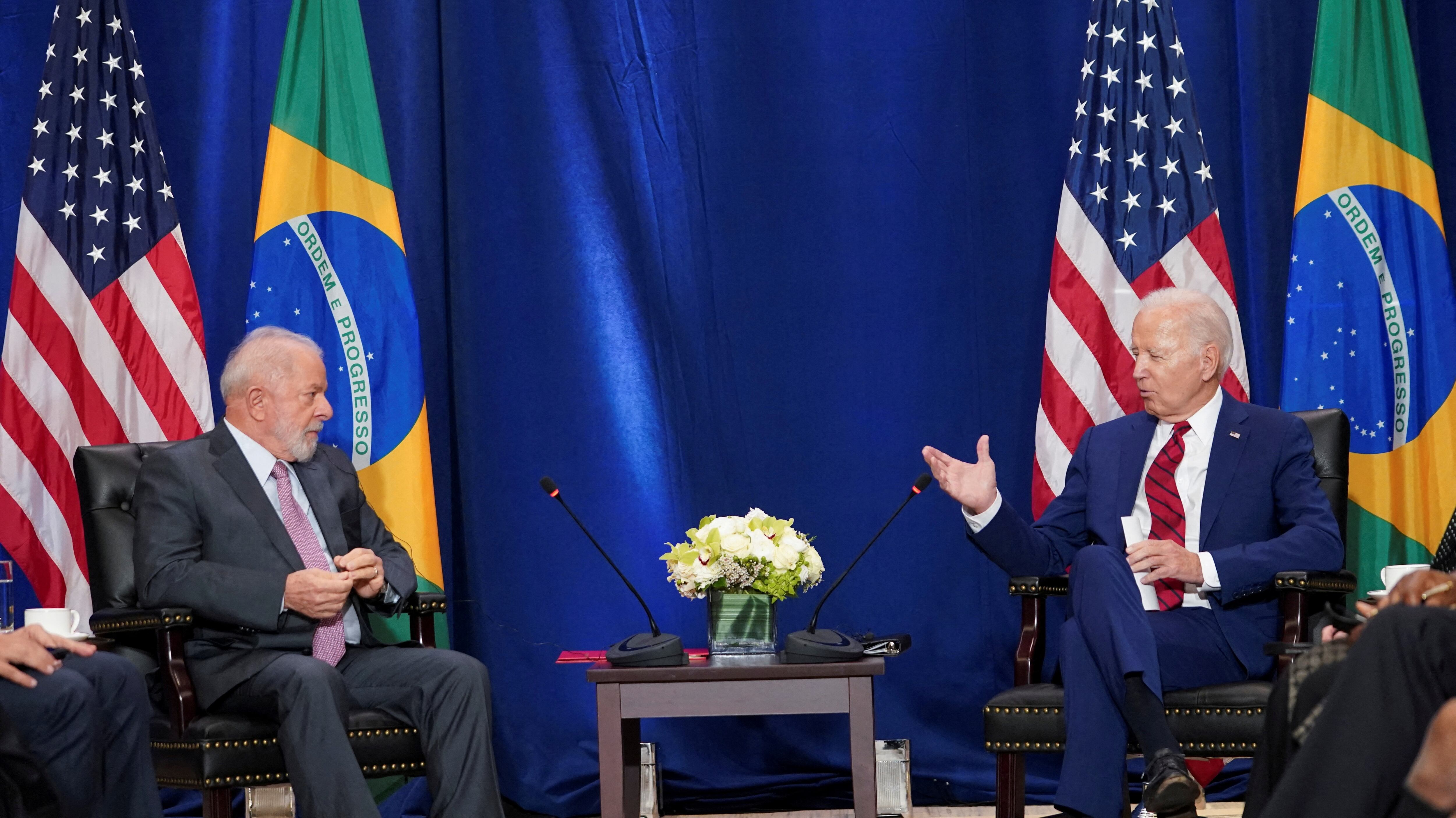 El presidente Joe Biden, y su homólogo de Brasil, Luiz Inácio Lula da Silva, sostuvieron un encuentro telefónico para tratar la crisis en Venezuela y señalaron que el ente electoral venezolano debe publicar cuanto antes las actas de votación (REUTERS/Kevin Lamarque)