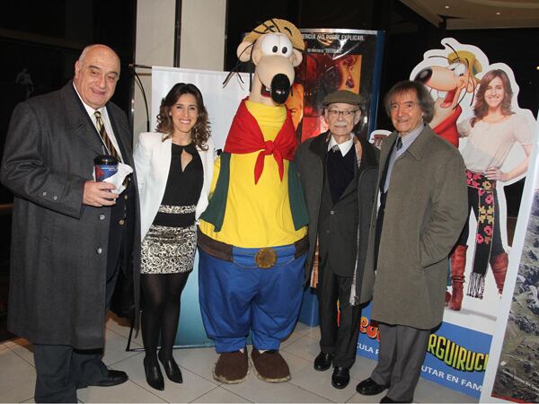 Infobae fue parte del estreno de "Soledad y Larguirucho", en 2017. En la foto: Pelusa Suero, Soledad Pastorutti, Larguirucho, Manuel García Ferré y Carlitos Balá