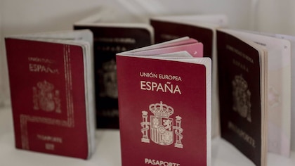 El éxito de la ‘ley de nietos’ del Gobierno español: casi 90.000 descendientes de exiliados consiguieron la nacionalidad española y la mayoría son argentinos