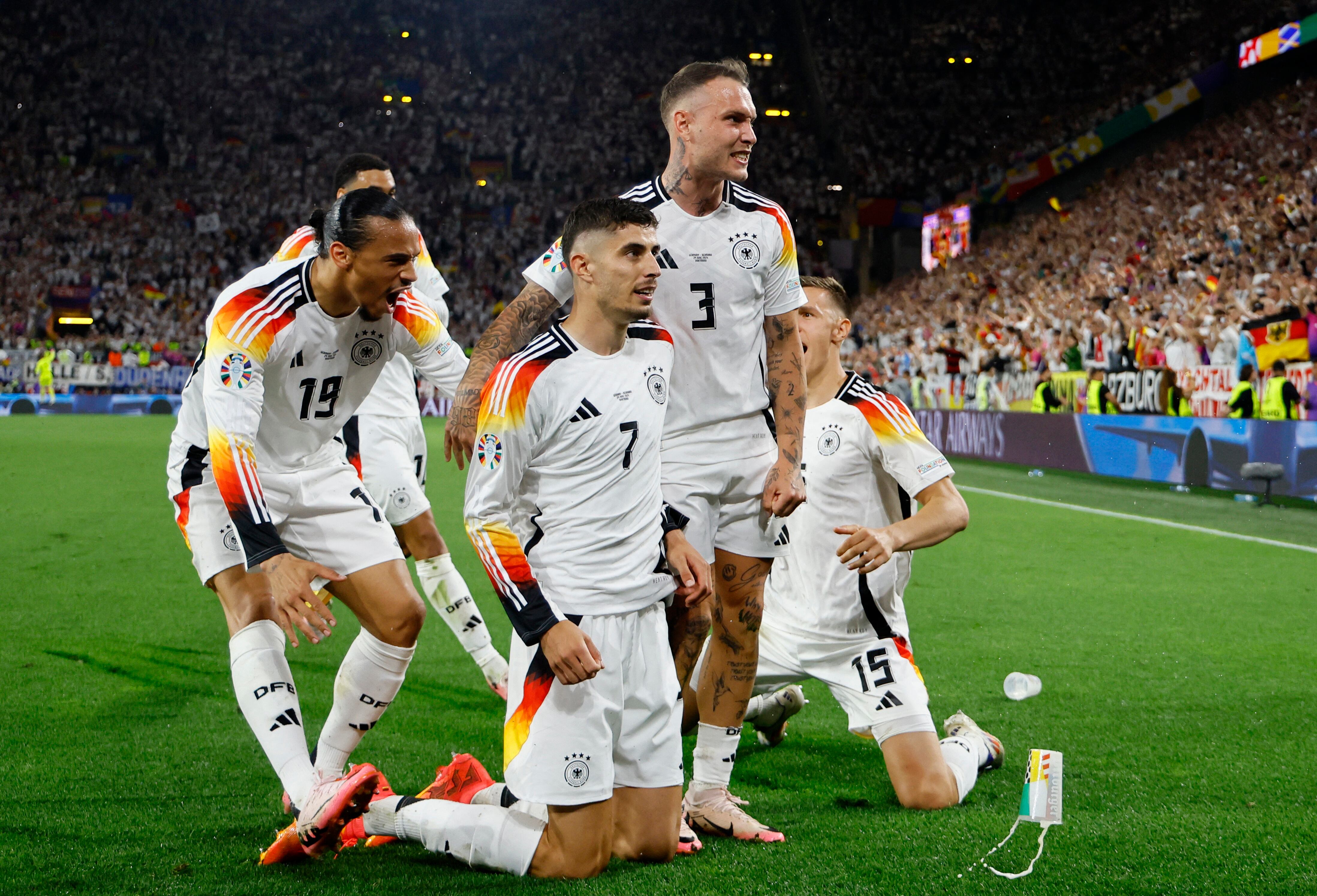 Kai Havertz celebra el gol que abrió el camino para la victoria de Alemania ante Dinamarca en octavos de final de la Eurocopa (REUTERS/Wolfgang Rattay)