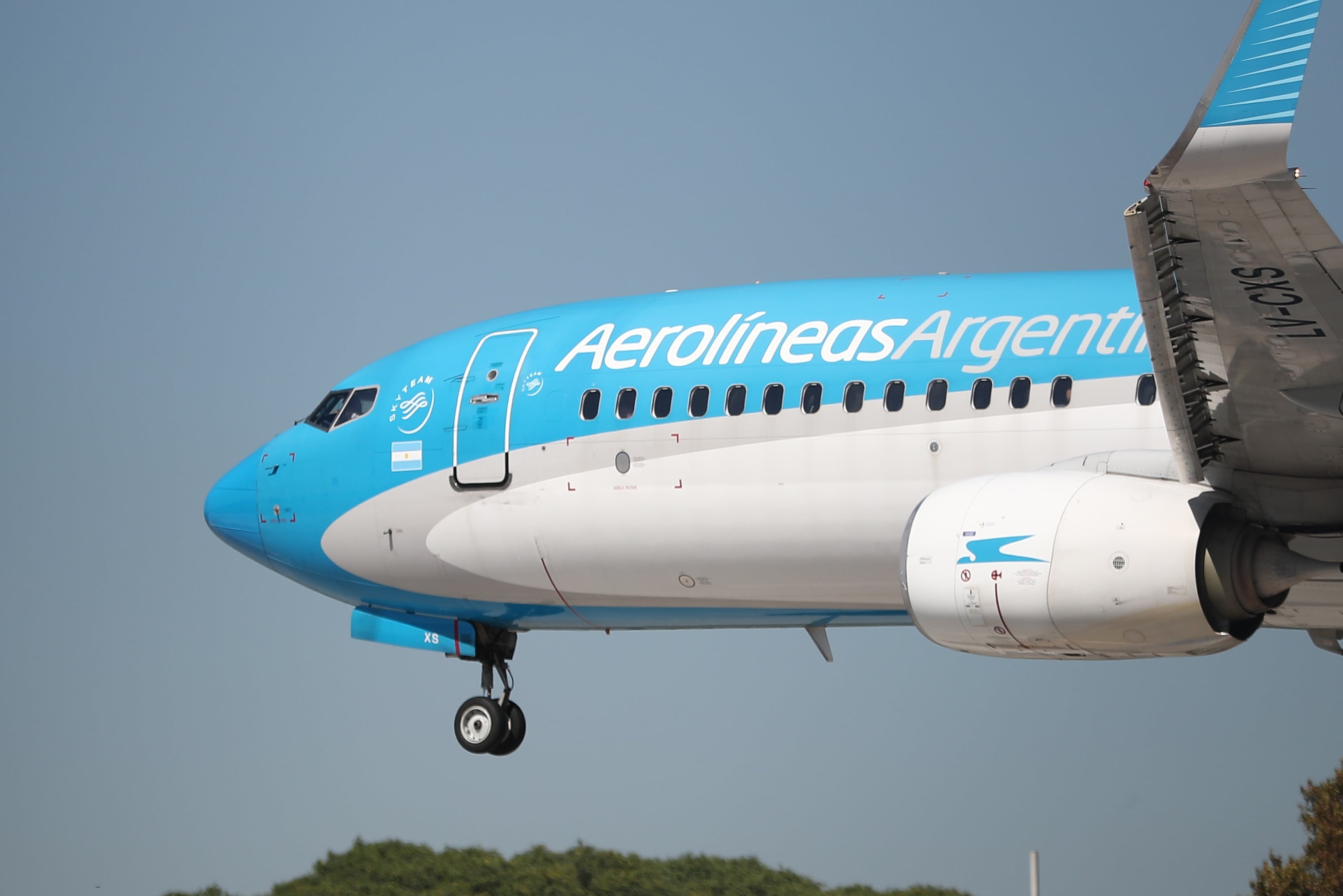 Fotografía de archivo de un avión de Aerolíneas Argentinas, en el aeropuerto de Buenos Aires (Argentina). EFE/ Juan Ignacio Roncoroni
