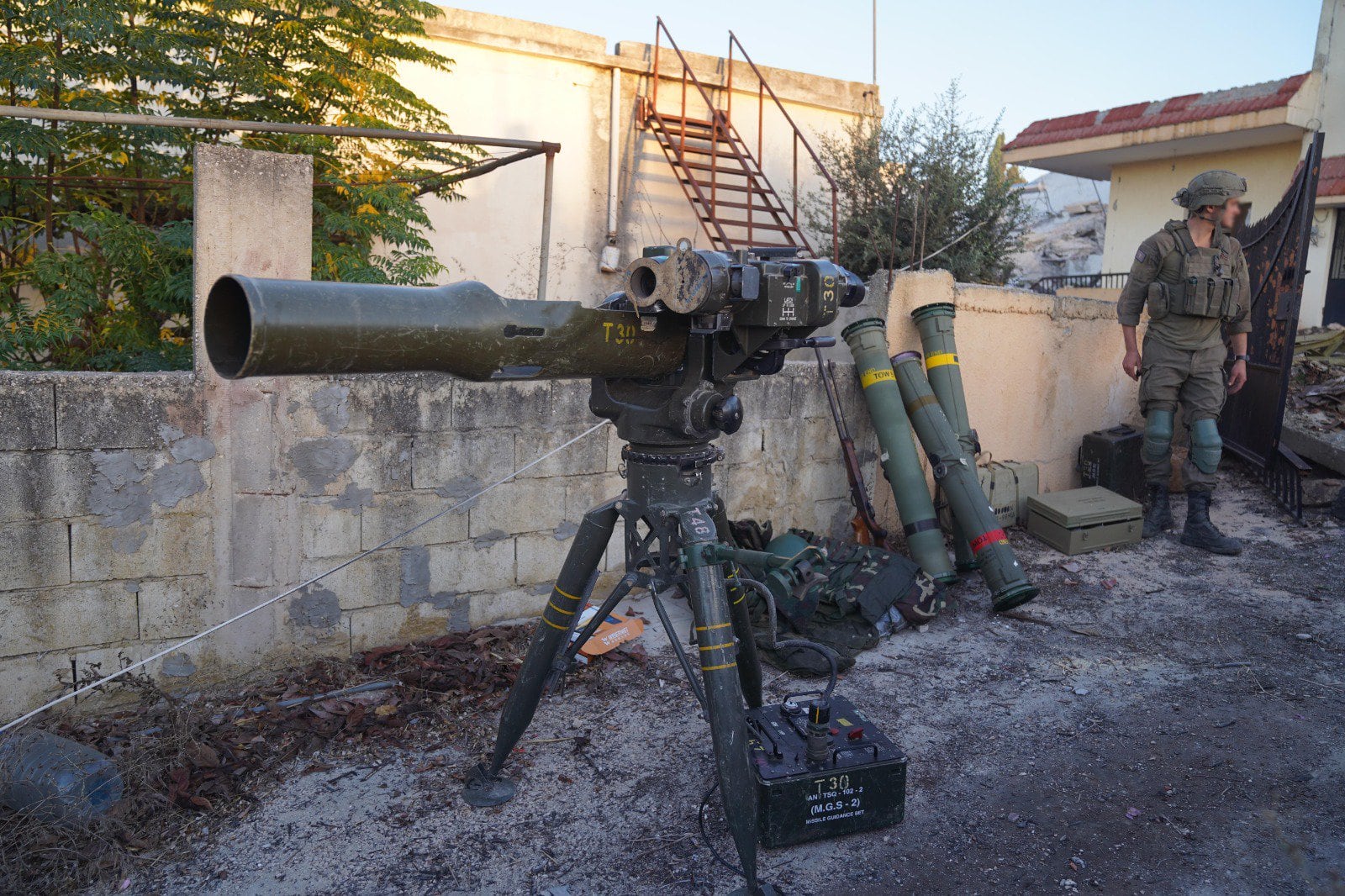 Israel incautó material militar abandonado por Hezbollah en Líbano