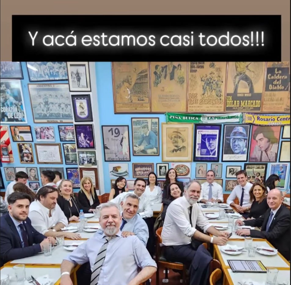 Villarruel en la pizzería después del Congreso