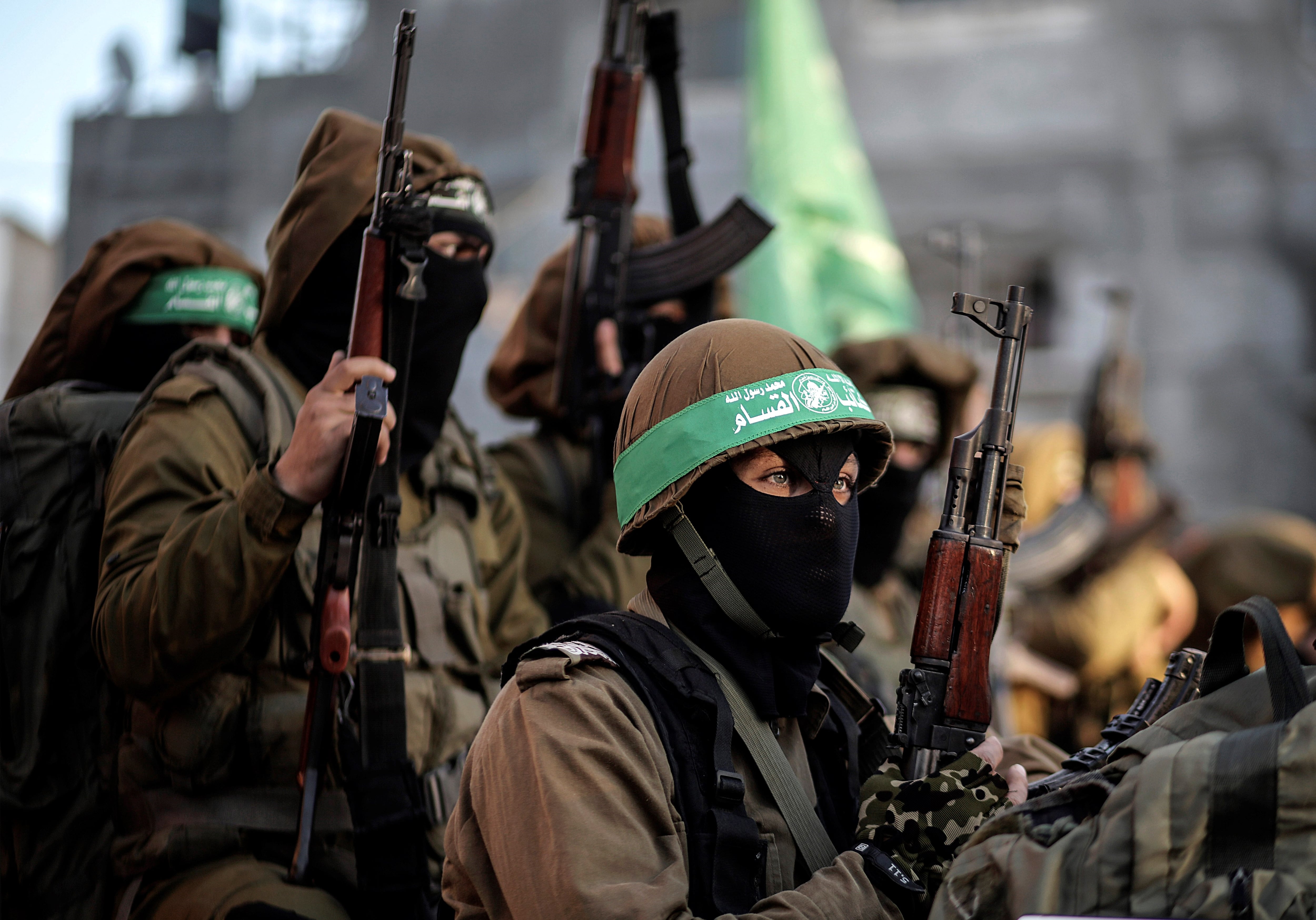 Terroristas palestinos de la Brigadas de Al Qassam, el brazo armado de Hamas (EFE/ Mohammed Saber) 