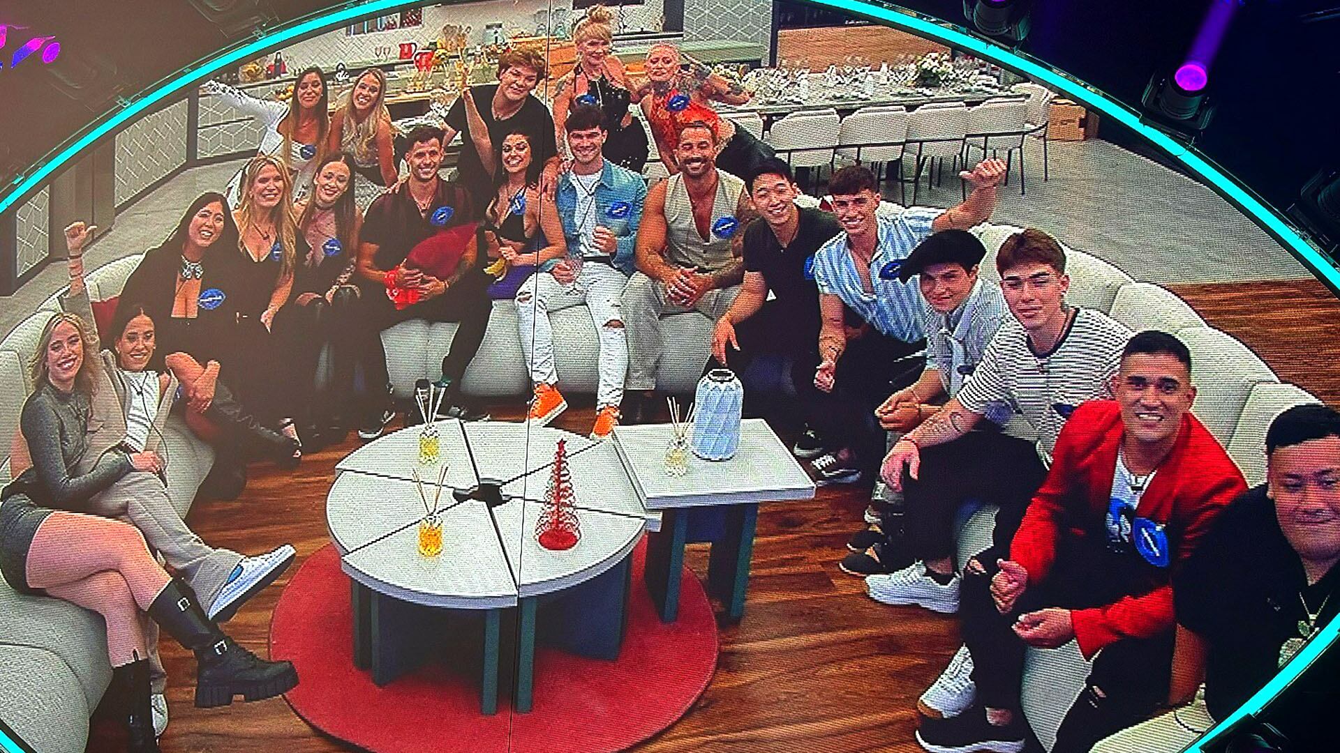 gran hermano sofa portada