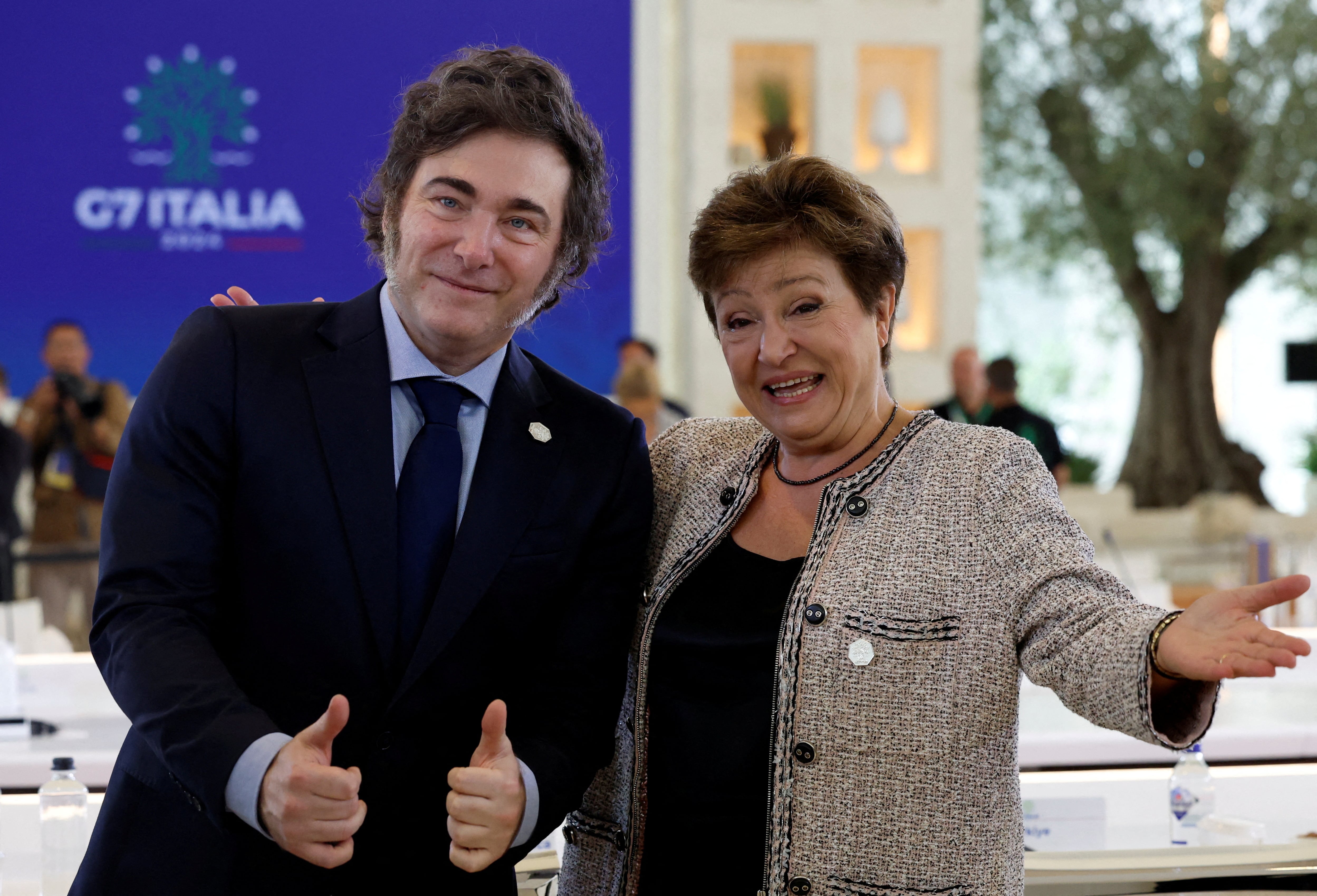 Javier Milei junto a la directora del FMI, en la última cumbre del G7 realizada en Italia