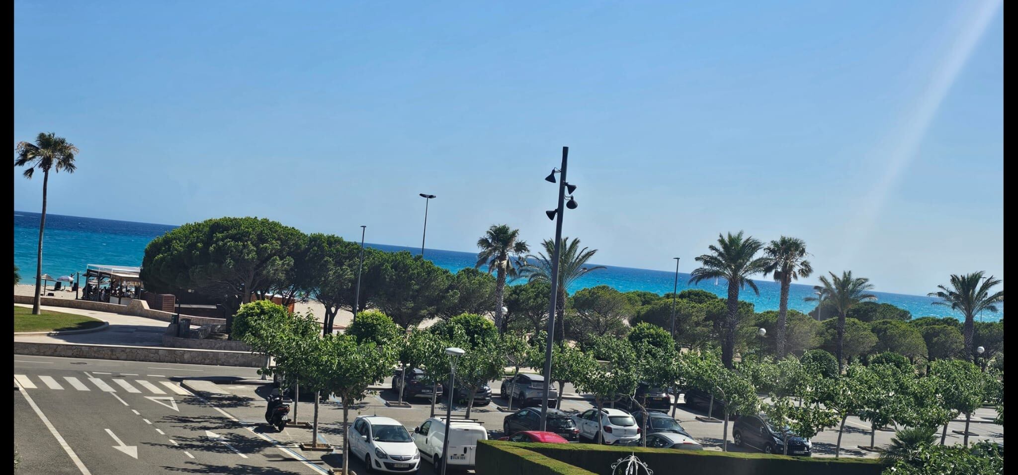 Vistas desde el piso en el que Jose, Ana y Pymofii pasaron algunas semanas de agosto en la costa catalana.