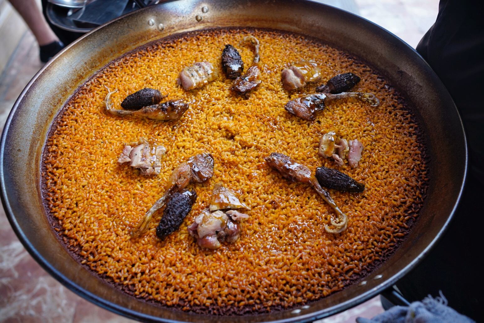 El arroz de codorniz de maíz reposada y colmenillas rellenas de Eduardo Guerrero, chef de Adaly