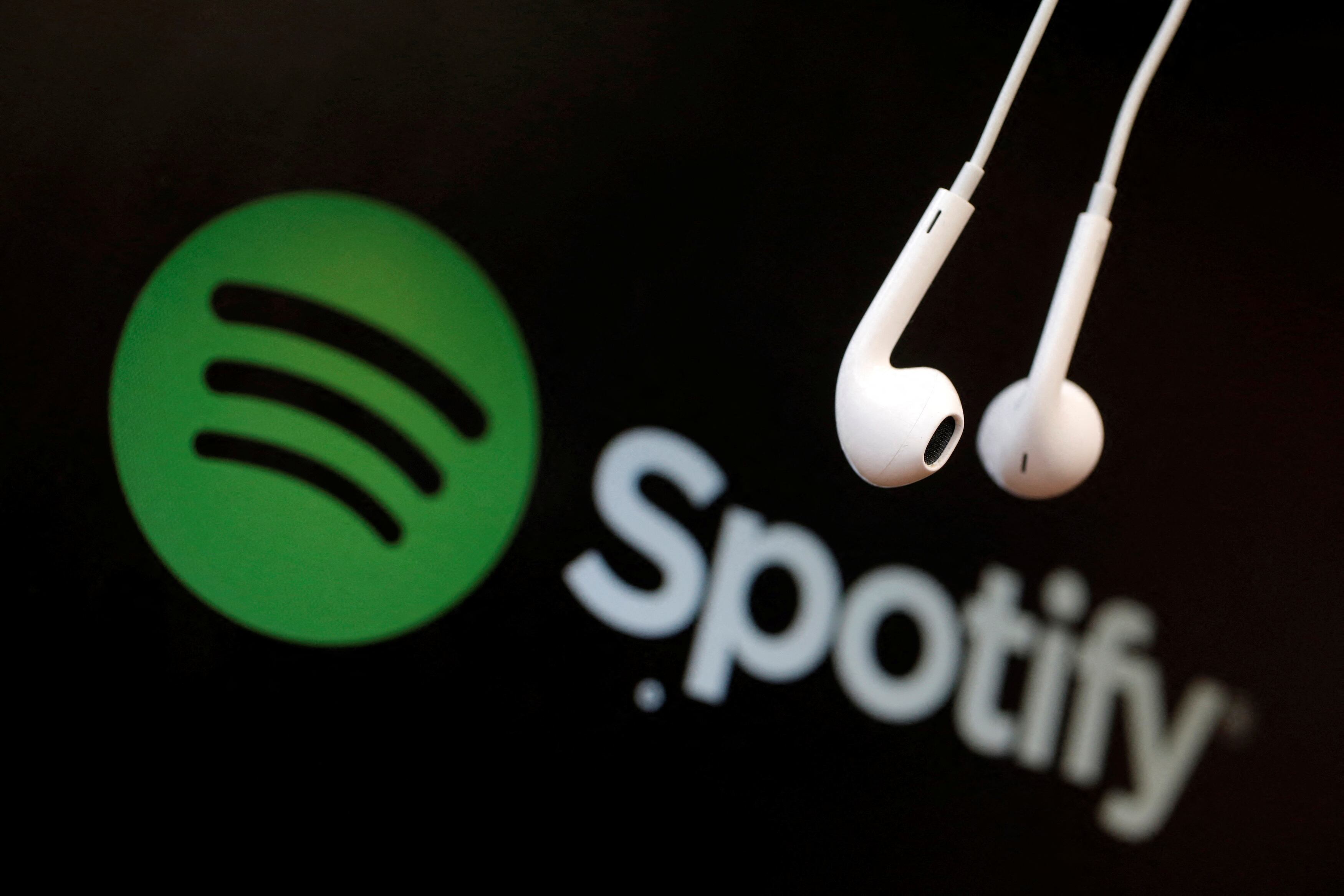 Spotify es otra plataforma en la que los usuarios pueden encontrar podcast. .REUTERS/Christian Hartmann/File Photo