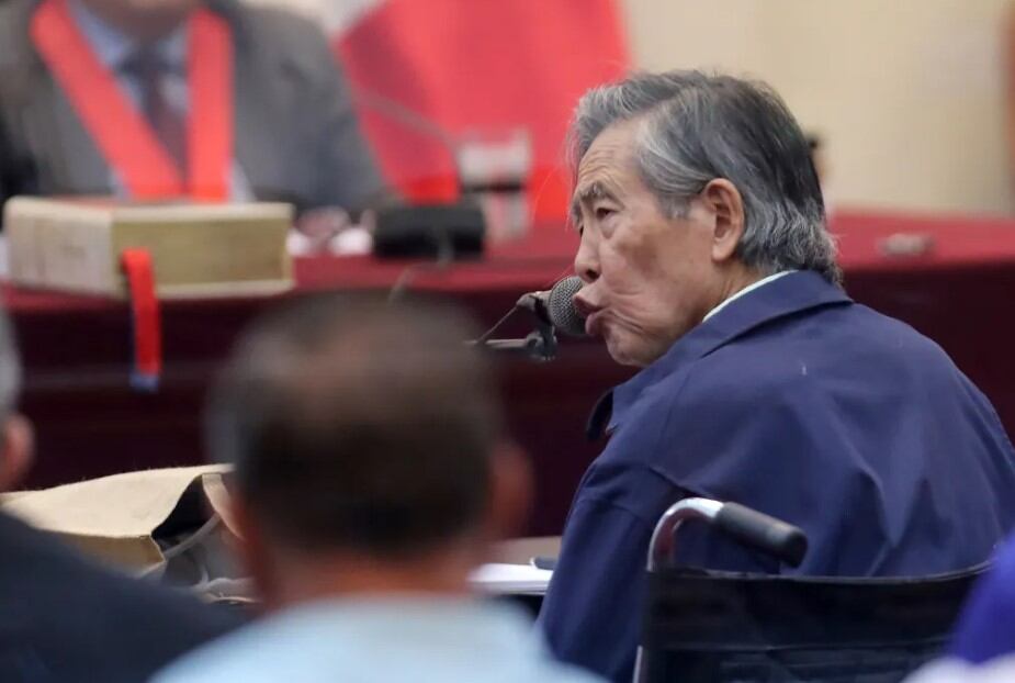 Alberto Fujimori durante su declaración ante el tribunal que juzgaba a su exasesor Vladimiro Montesinos. (Captura: Agencia EFE)