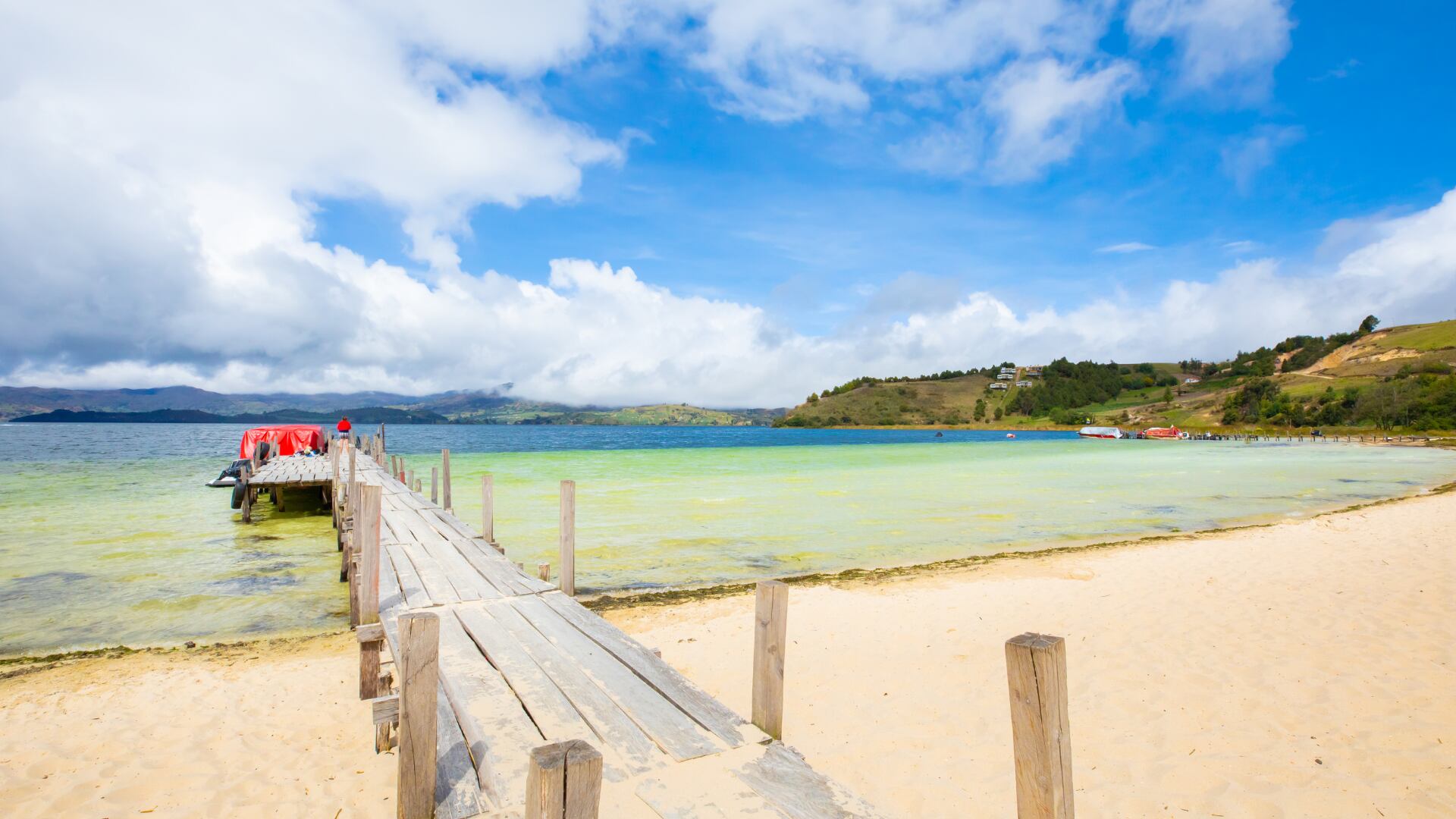 El Lago de Tota es el espejo de agua más grande de Colombia - crédito Canva