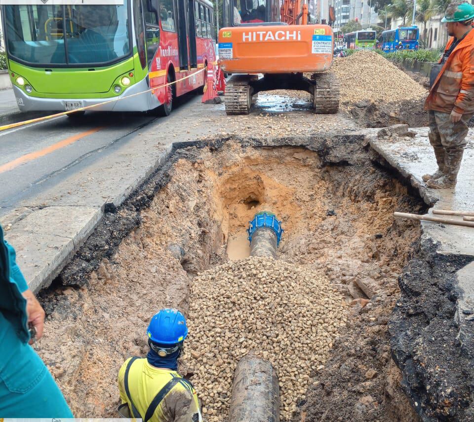 La empresa de Acueducto de Bogotá reparó la falla que dejó sin agua a gran parte de la localidad de Chapinero - crédito Acueducto de Bogotá