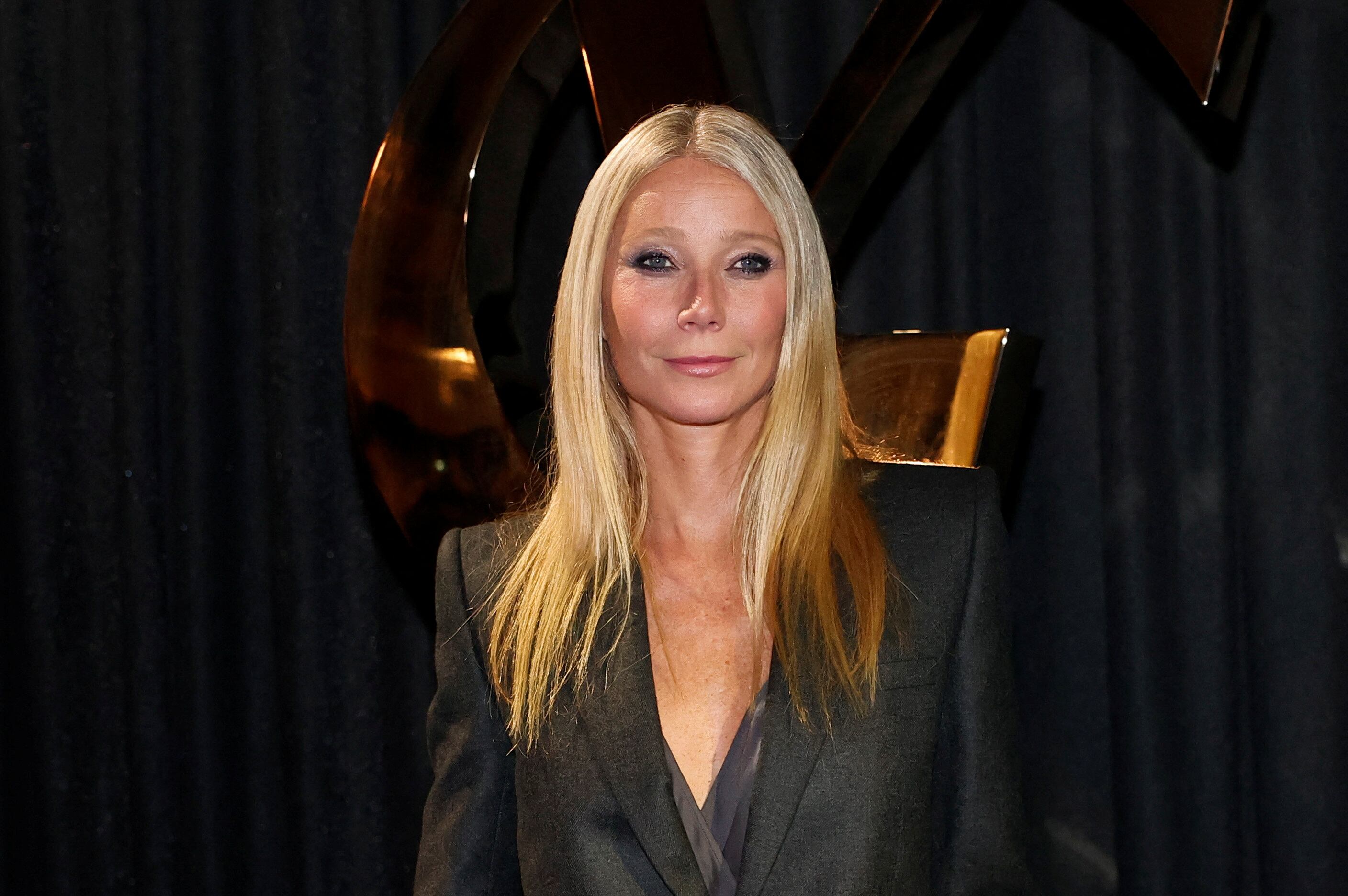 Gwyneth Paltrow este 24 de septiembre de 2024 en el desfile de Saint Laurent en el Paris Fashion Week REUTERS/Gonzalo Fuentes