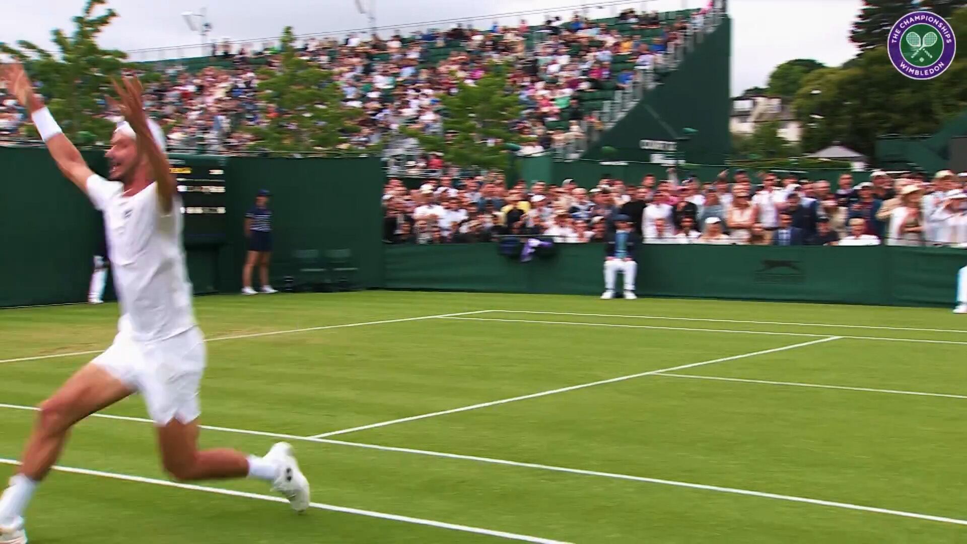 El épico punto de Lloyd Harris para ganar en Wimbledon