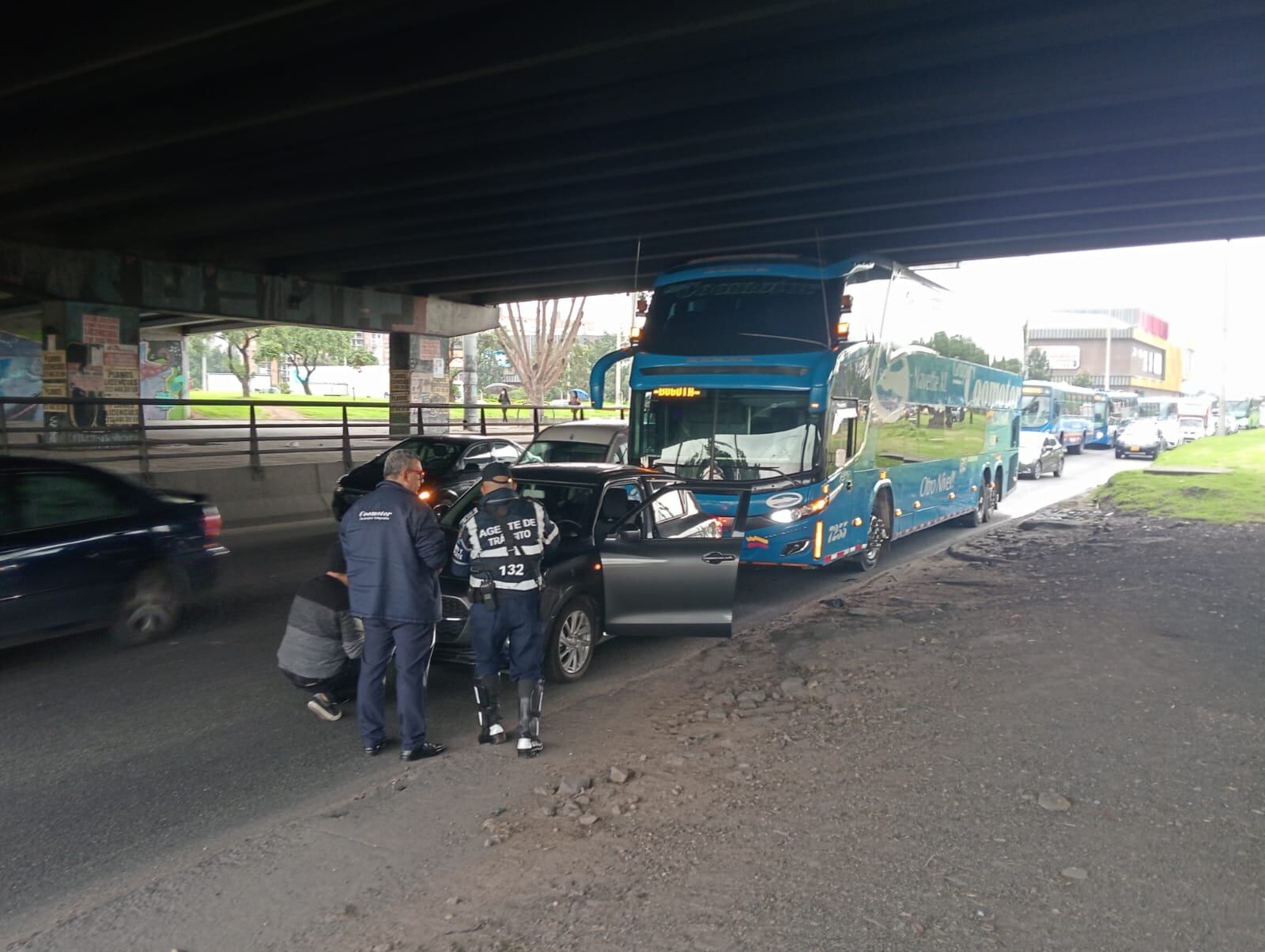 Si se dirige hacia el norte de la capital y planea tomar la Av. Boyacá, tendrá que tomar otra ruta debido a la congestión vehicular que se presenta en estos momentos - crédito @BogotaTransito/X