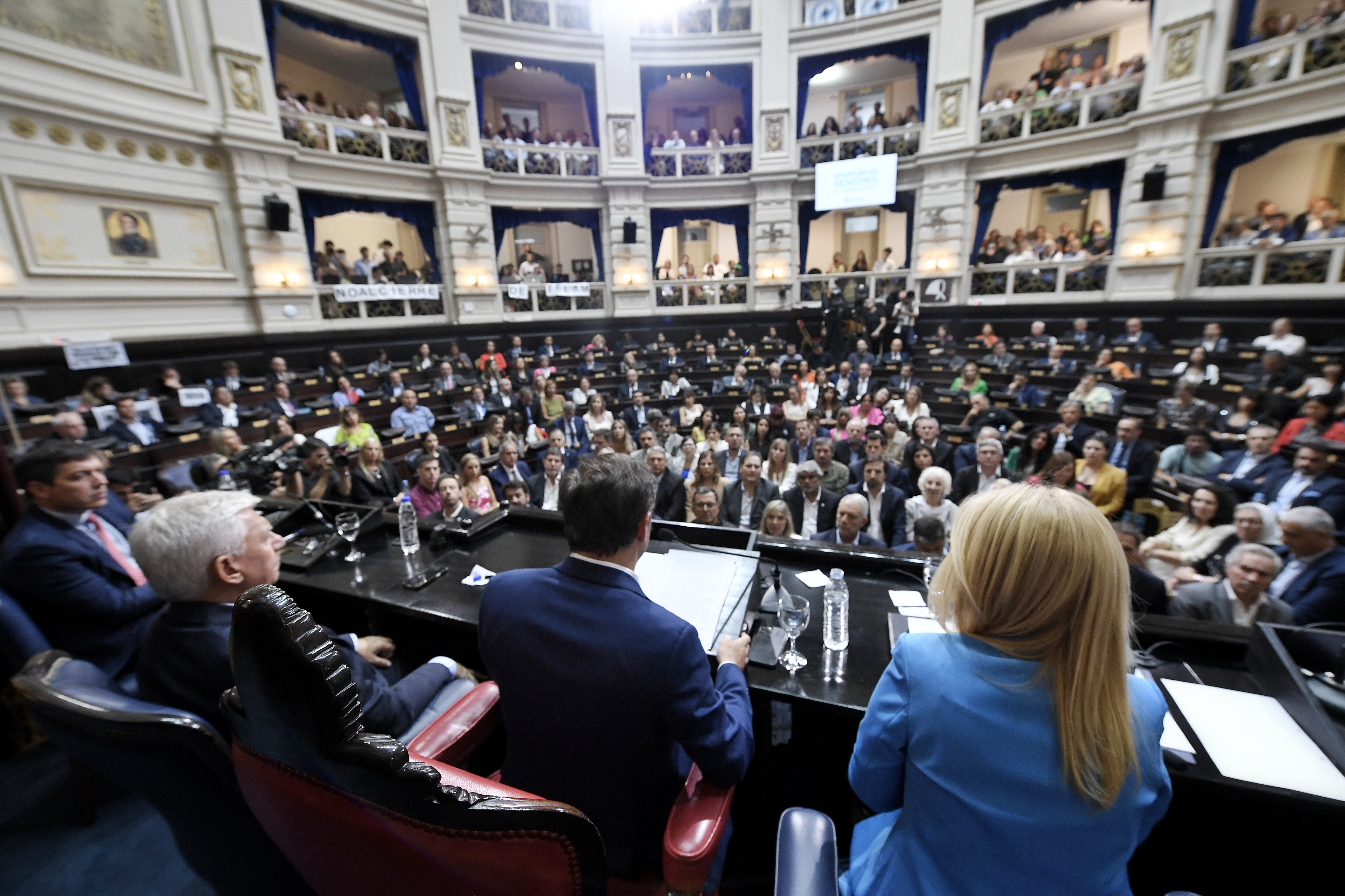 El gobernador Axel Kicillof habló ante la asamblea legislativa bonaerense, con fuertes críticas al presidente Javier Milei