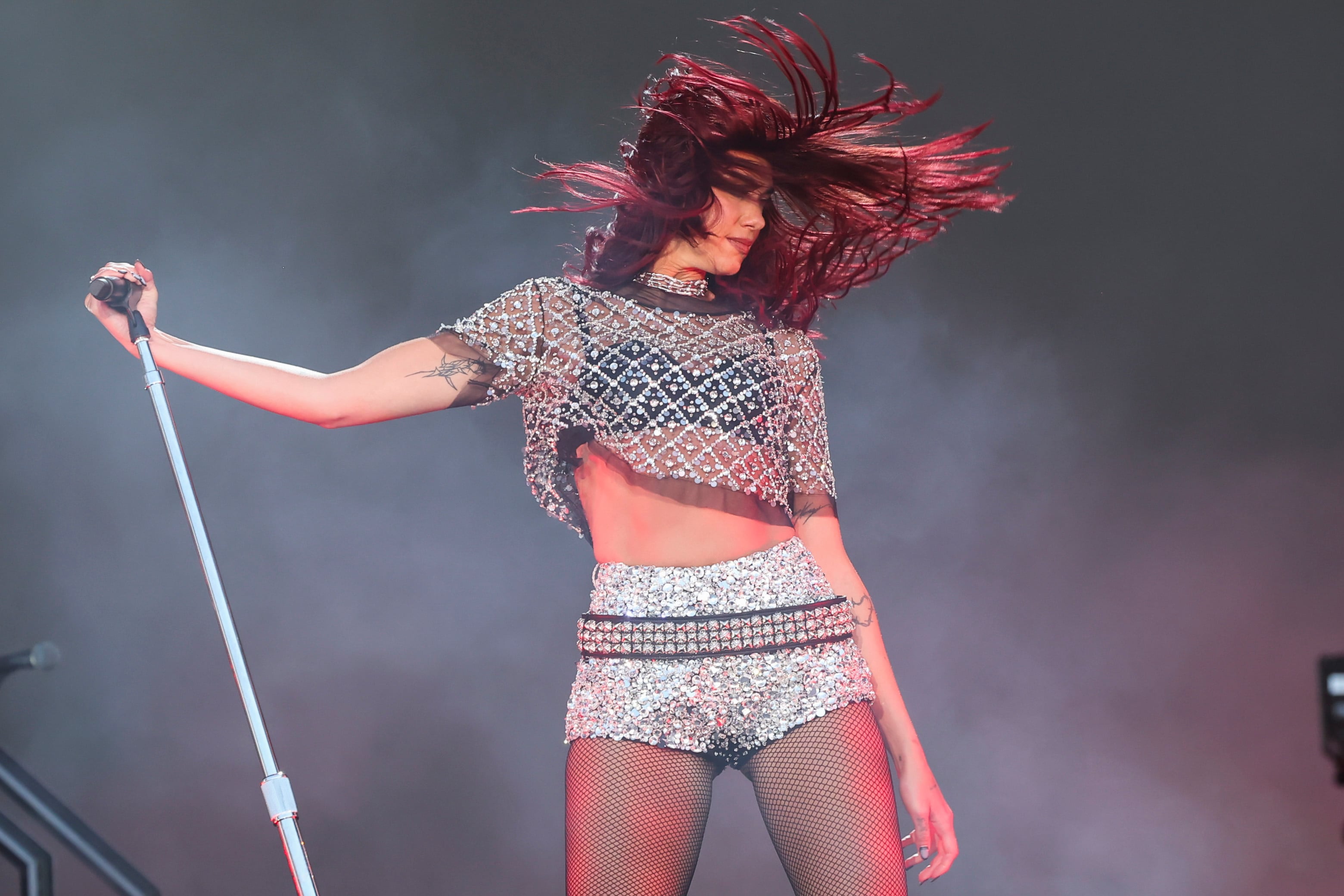 La cantante británica Dua Lipa, durante su actuación en el Festival Mad Cool. EFE/Kiko Huesca.